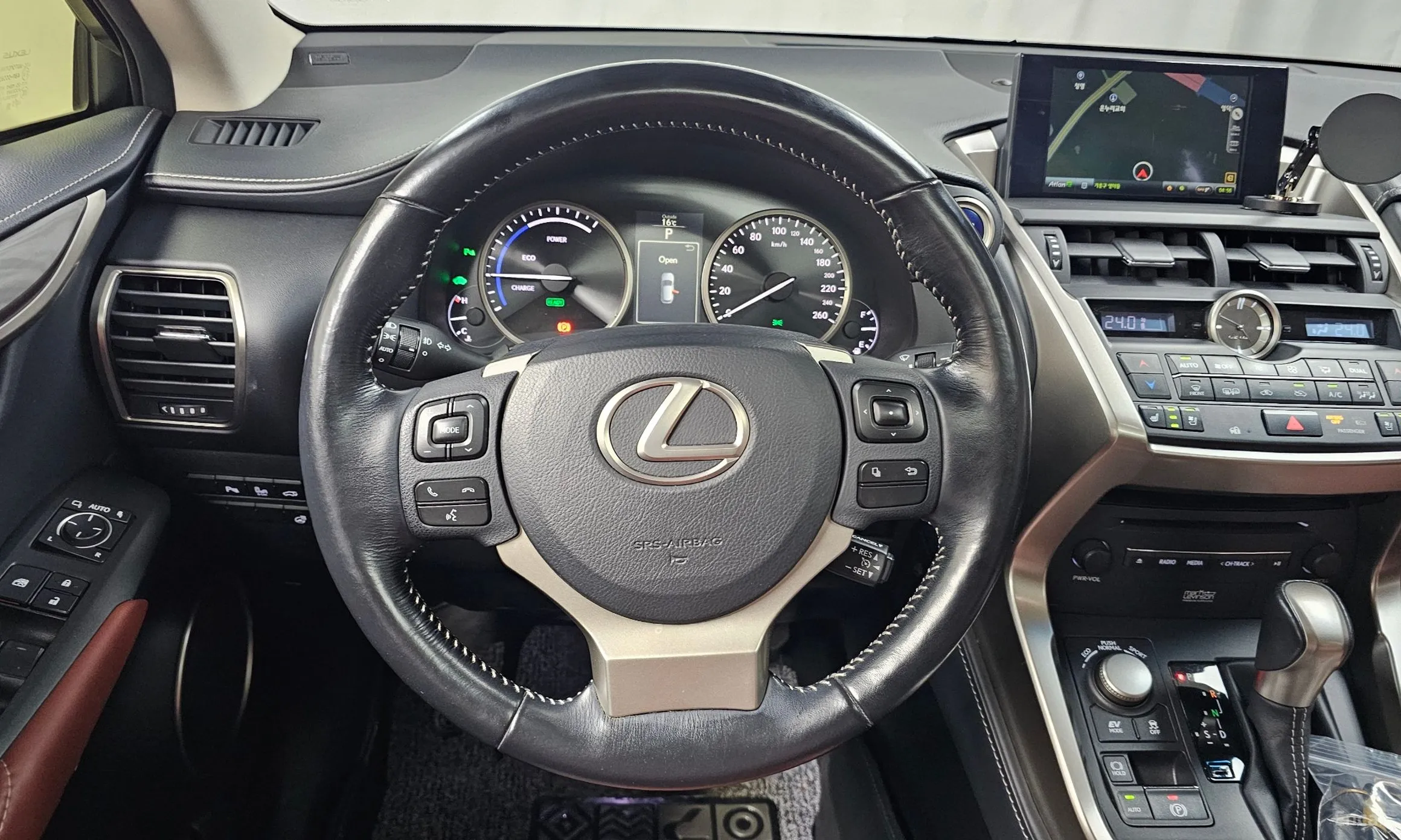 Lexus NX300h превью 13
