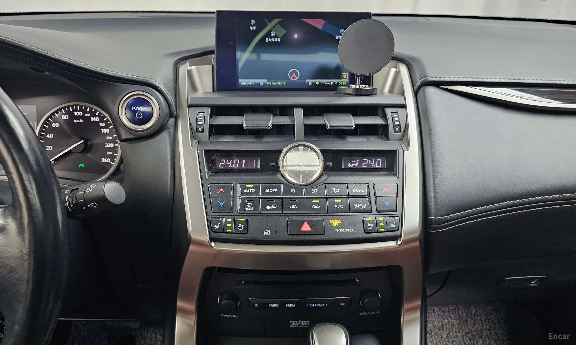 Lexus NX300h превью 16