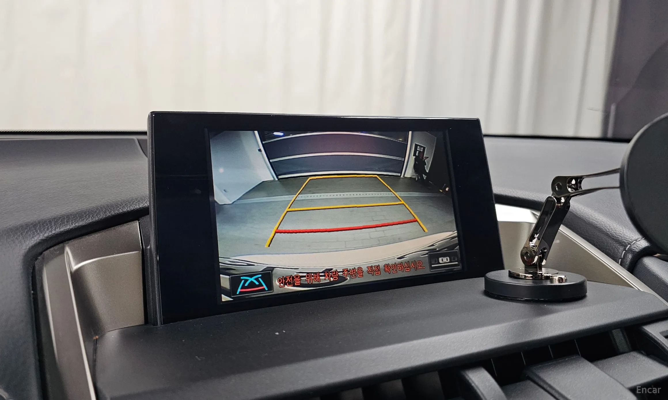 Lexus NX300h превью 17
