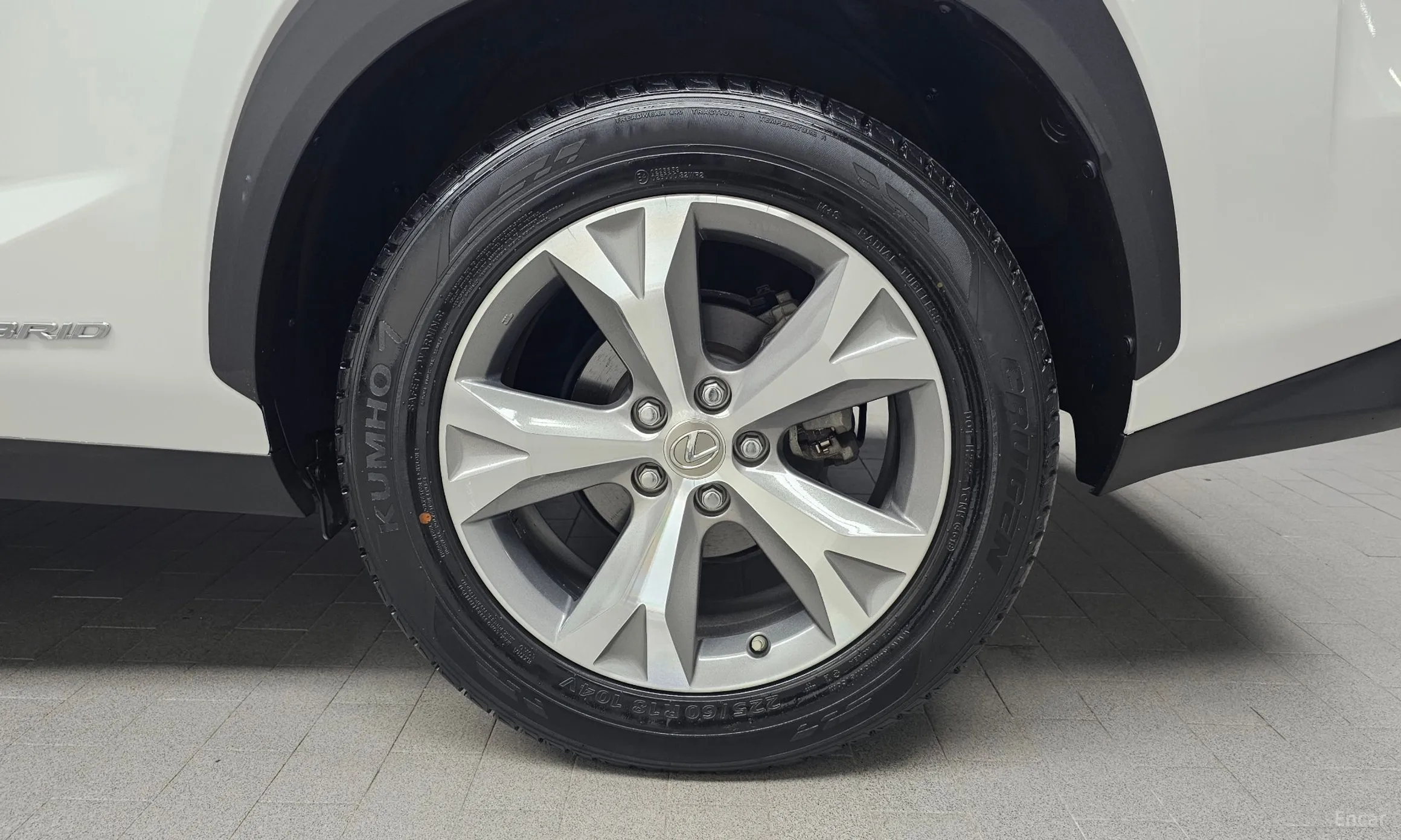 Lexus NX300h превью 5