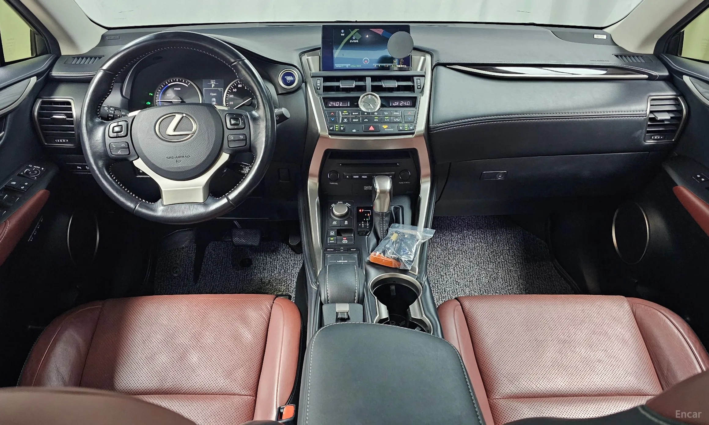 Lexus NX300h превью 7