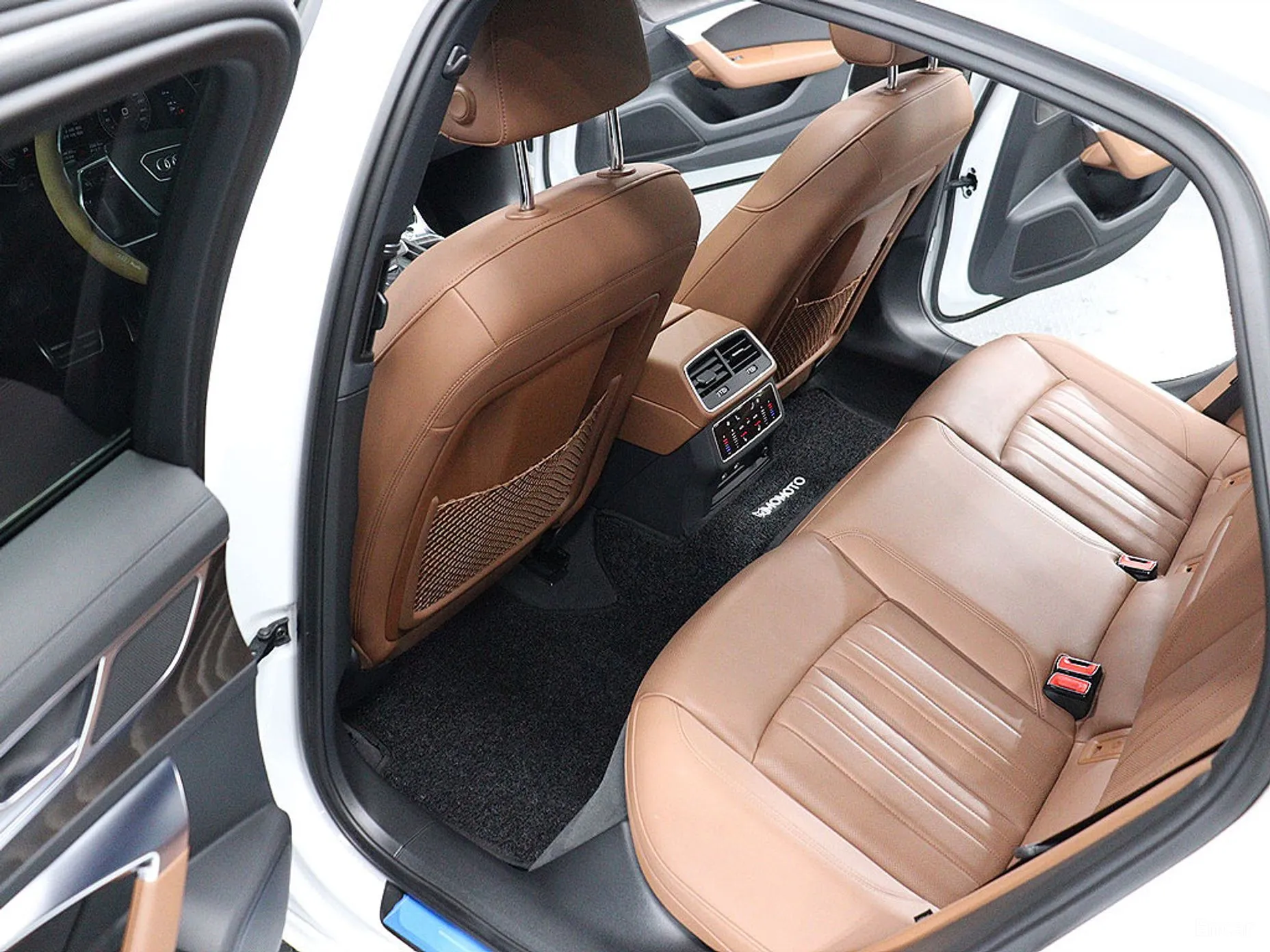 Audi A6 (C8) превью 9