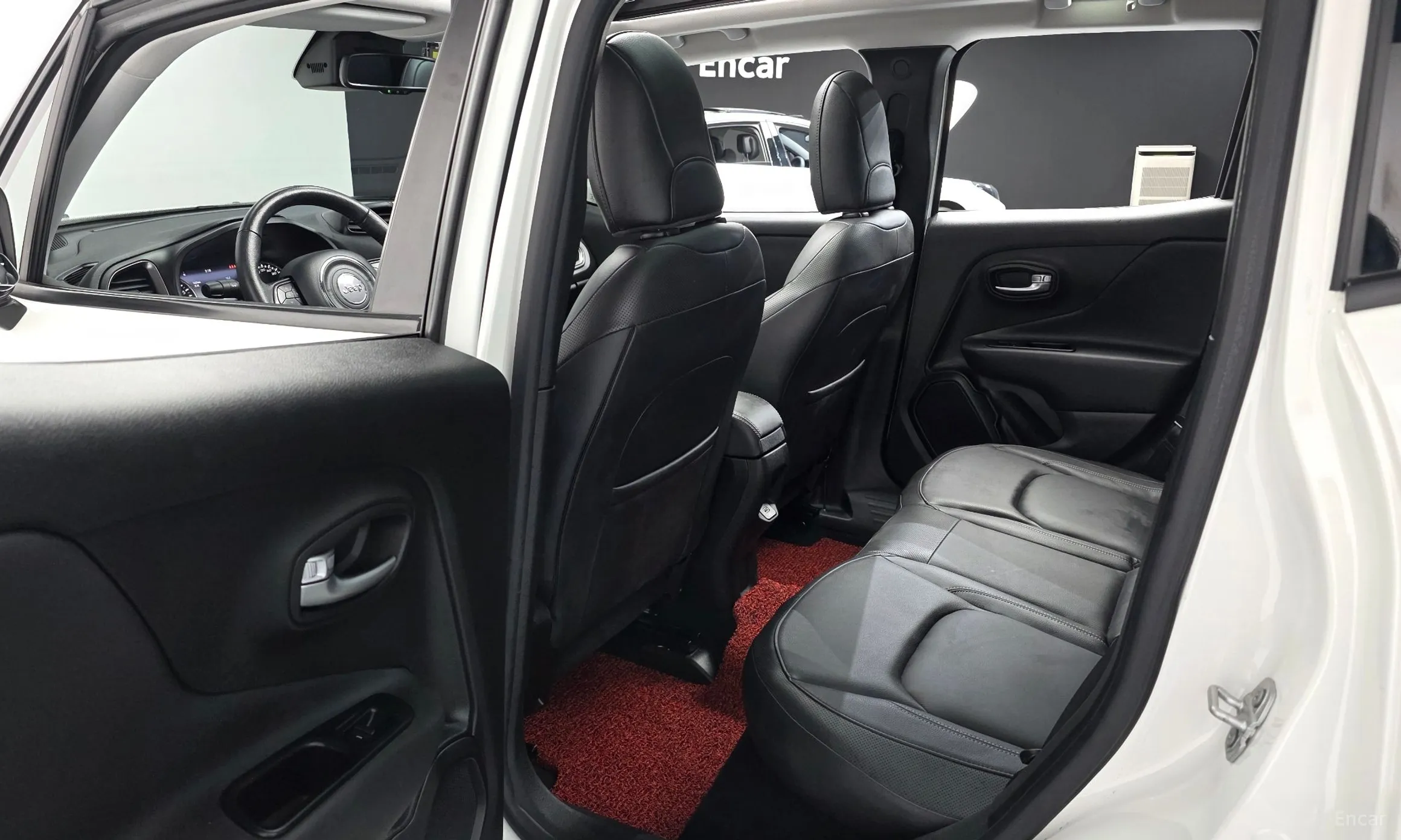 Jeep Renegade превью 10