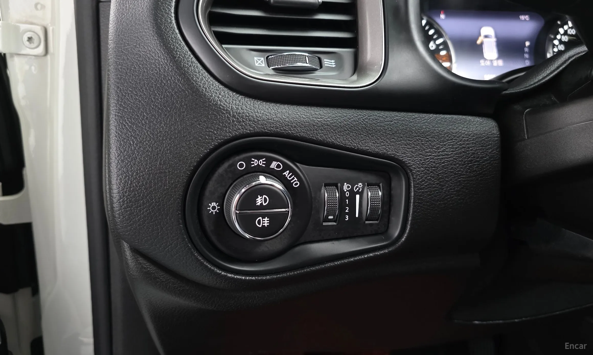 Jeep Renegade превью 16