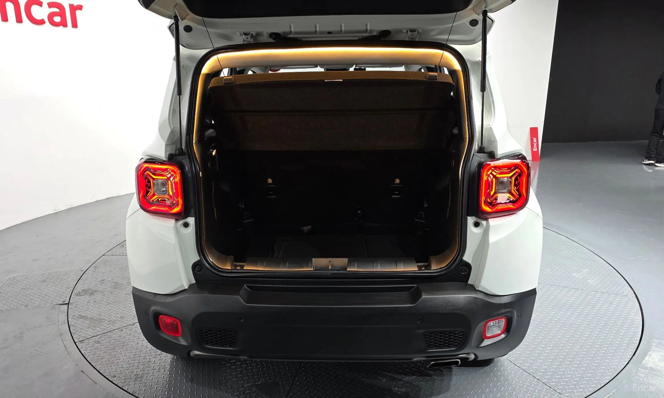Jeep Renegade превью 20