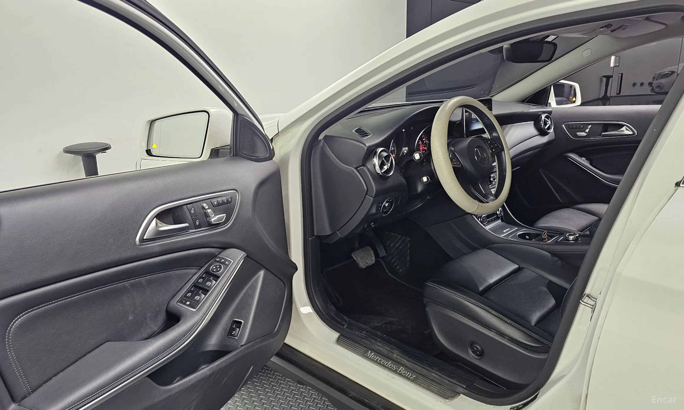 Mercedes Benz GLA-Class X156 превью 10