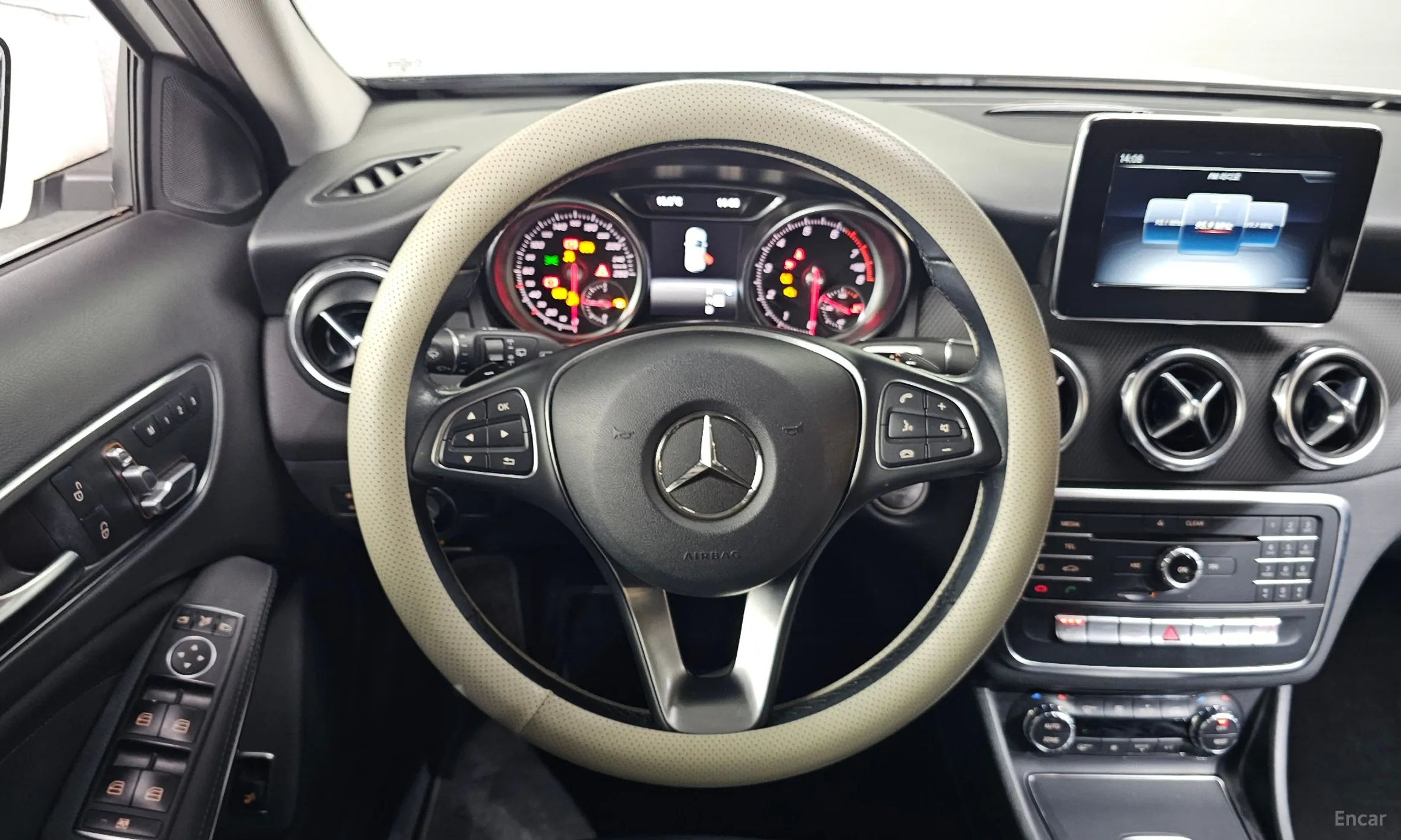 Mercedes Benz GLA-Class X156 превью 13