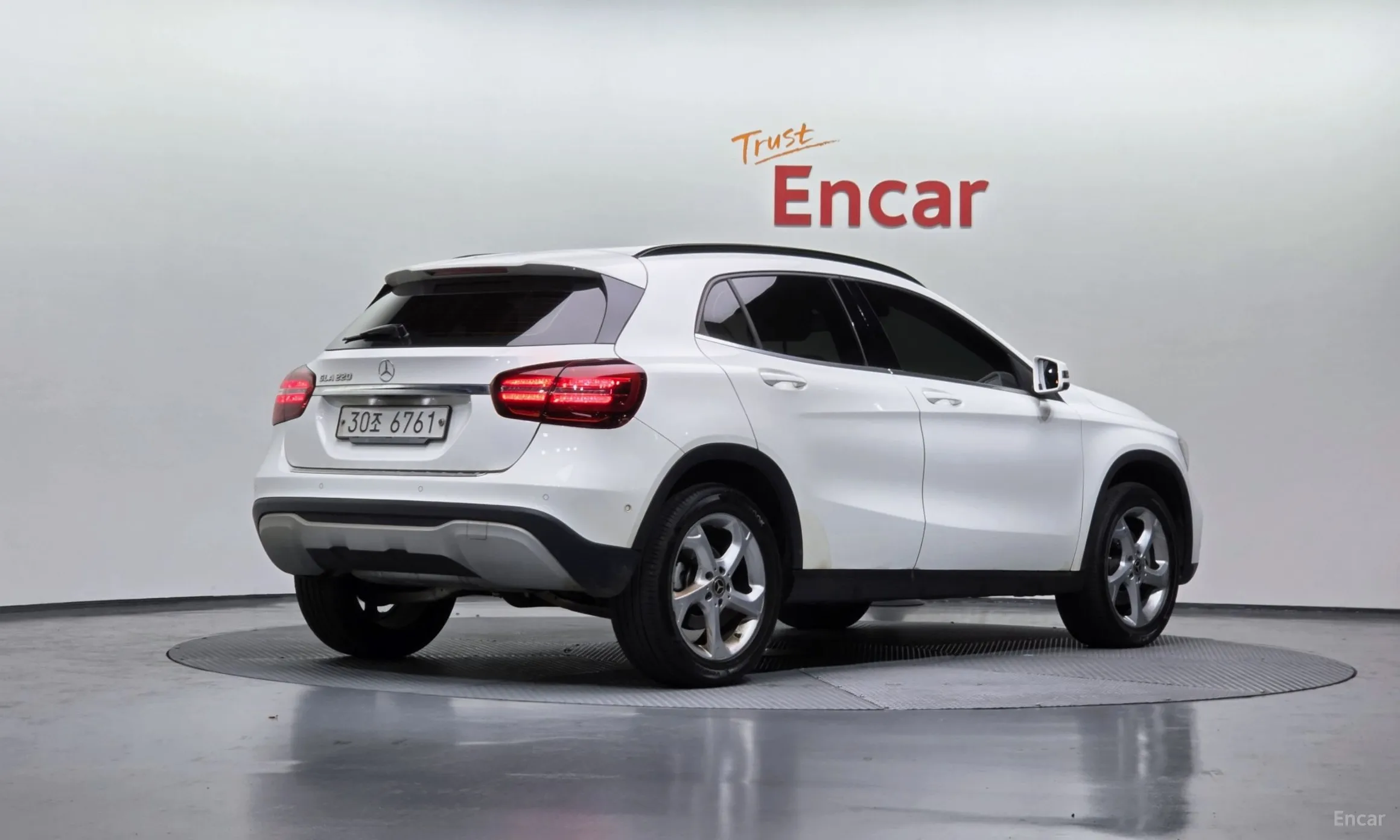 Mercedes Benz GLA-Class X156