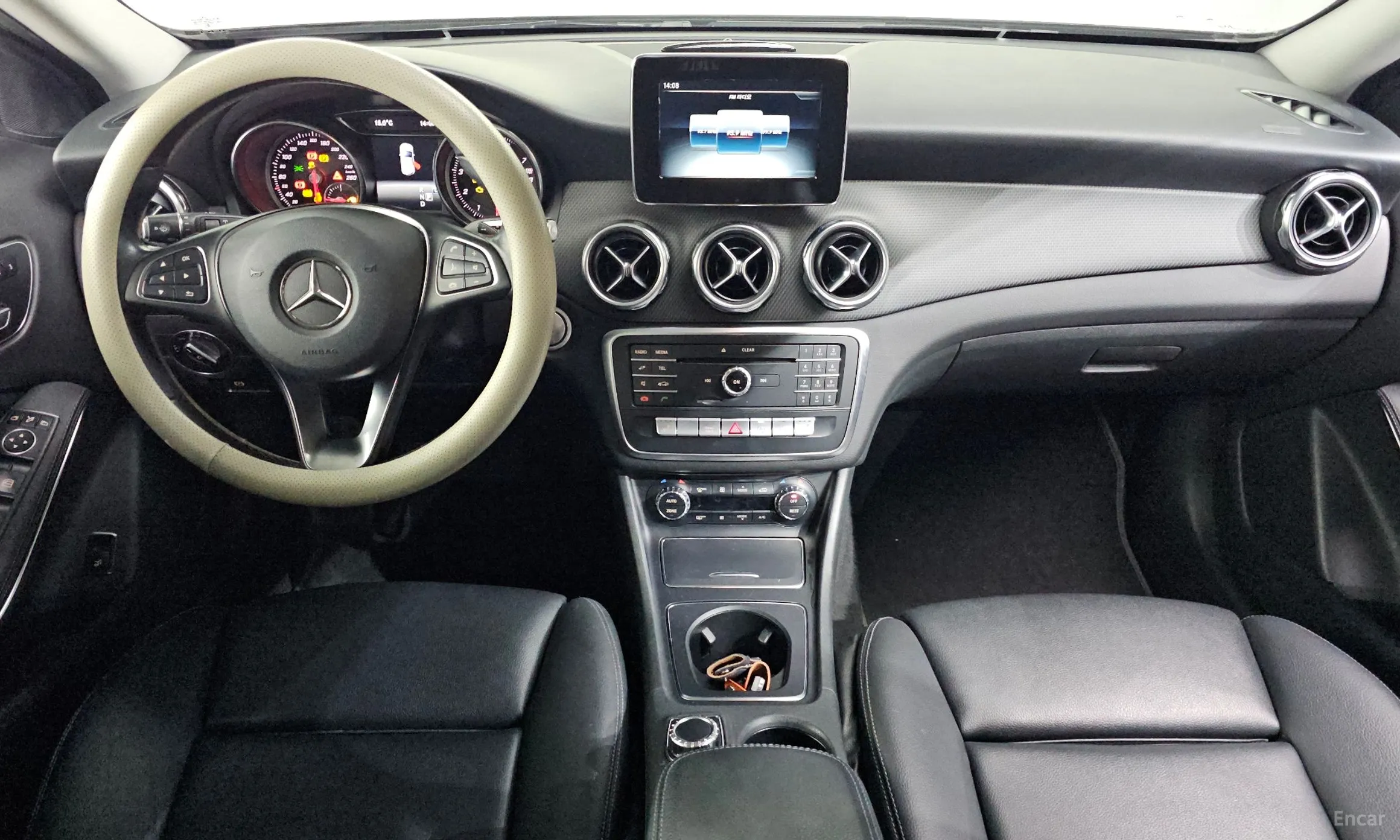 Mercedes Benz GLA-Class X156 превью 7