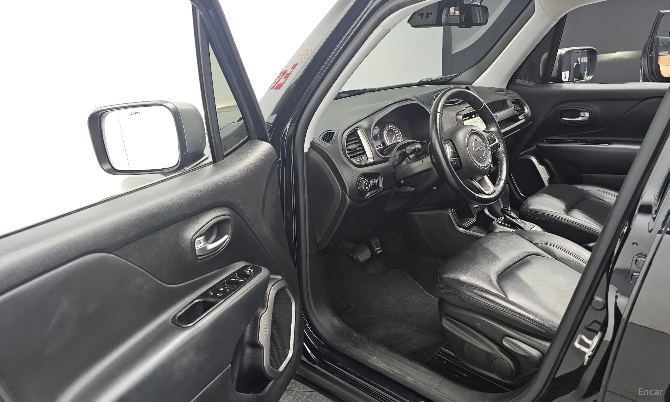 Jeep Renegade превью 11