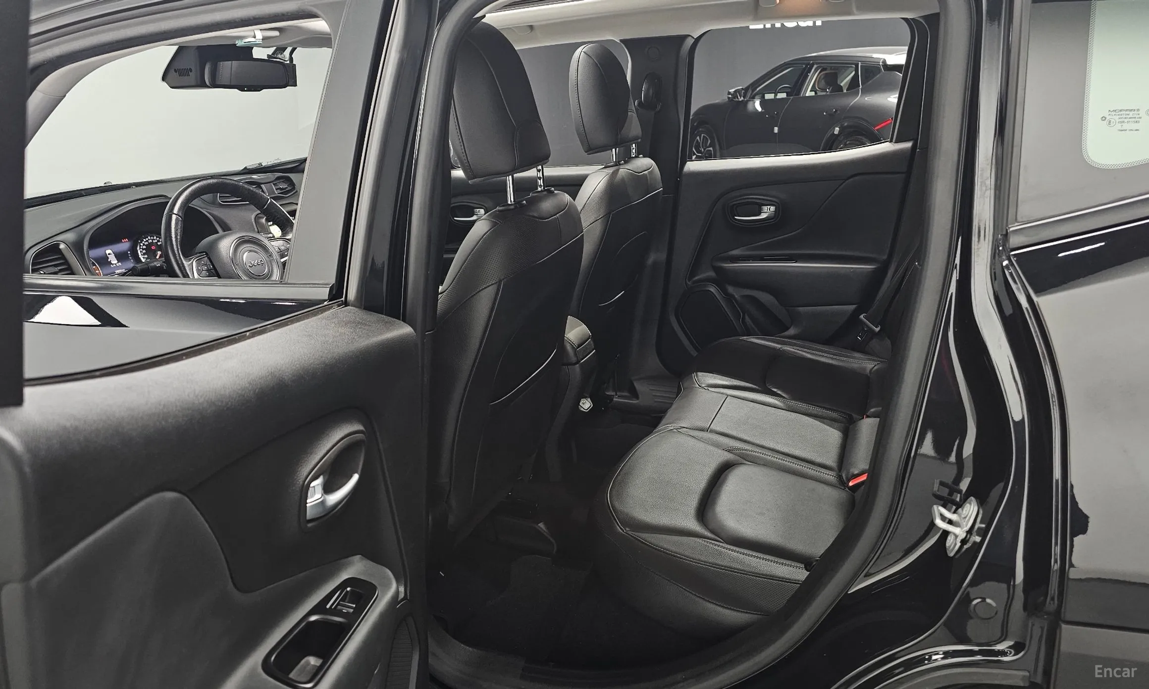 Jeep Renegade превью 12