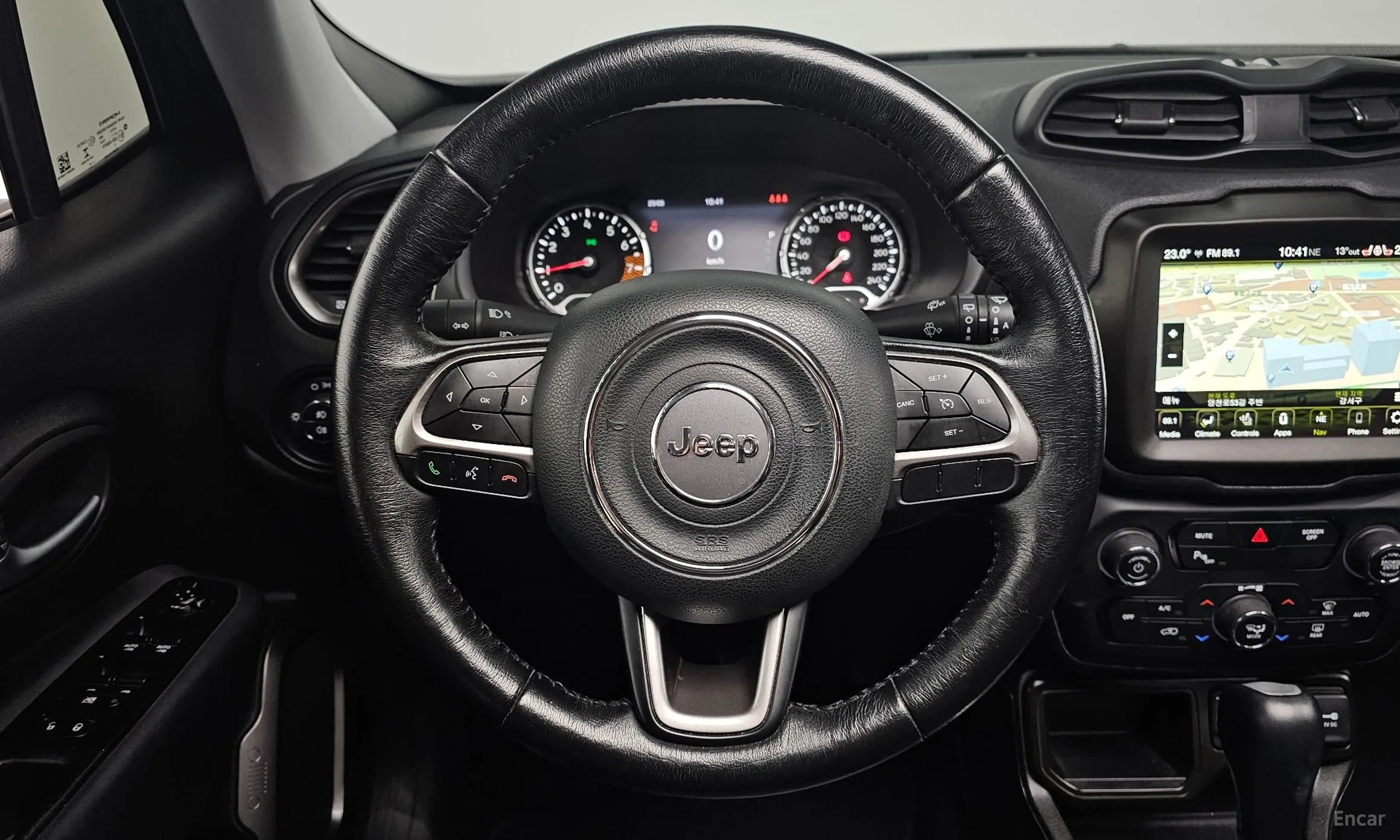 Jeep Renegade превью 13