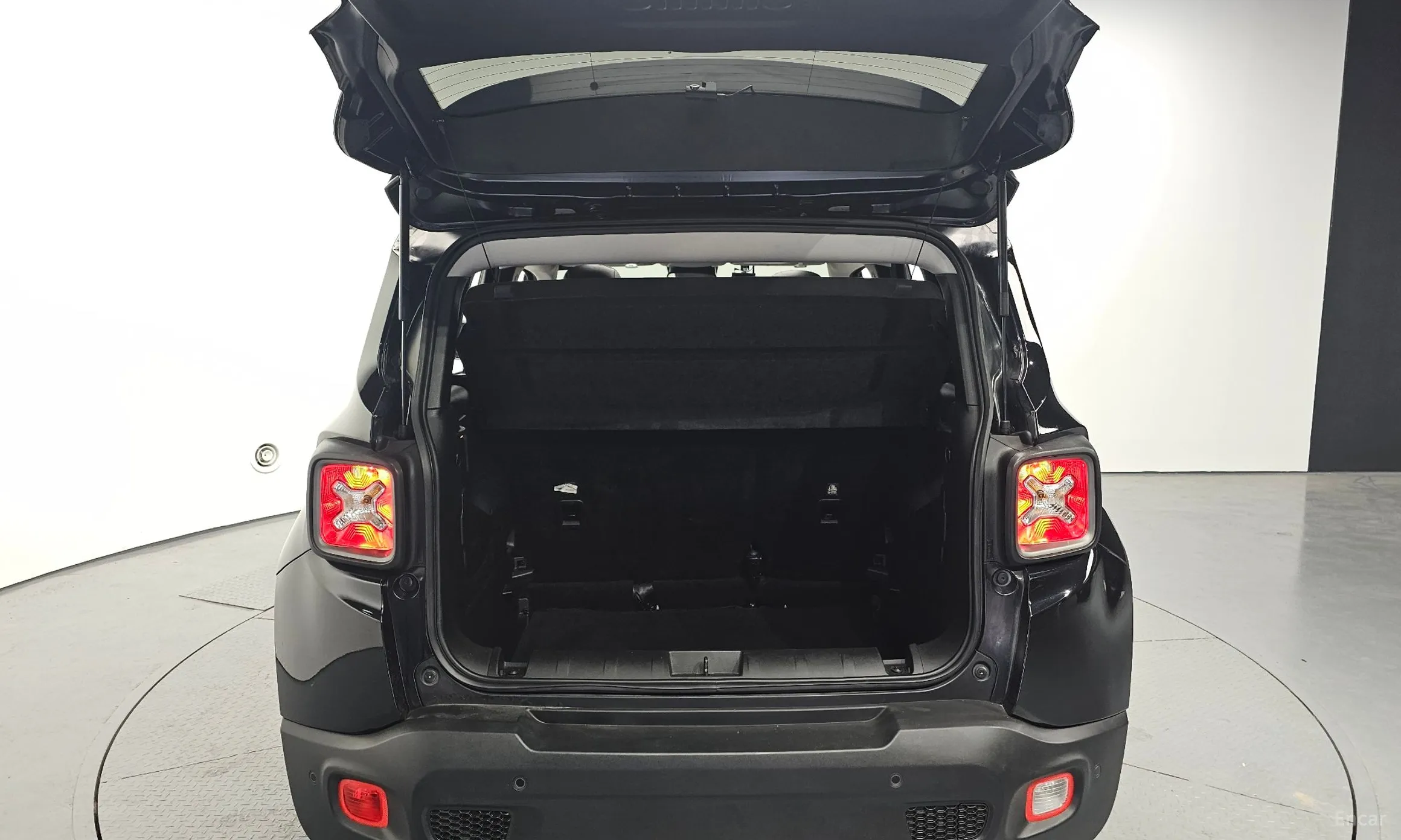 Jeep Renegade превью 20
