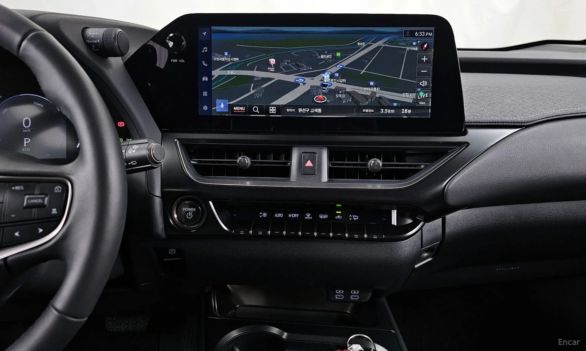 Lexus UX300h превью 15