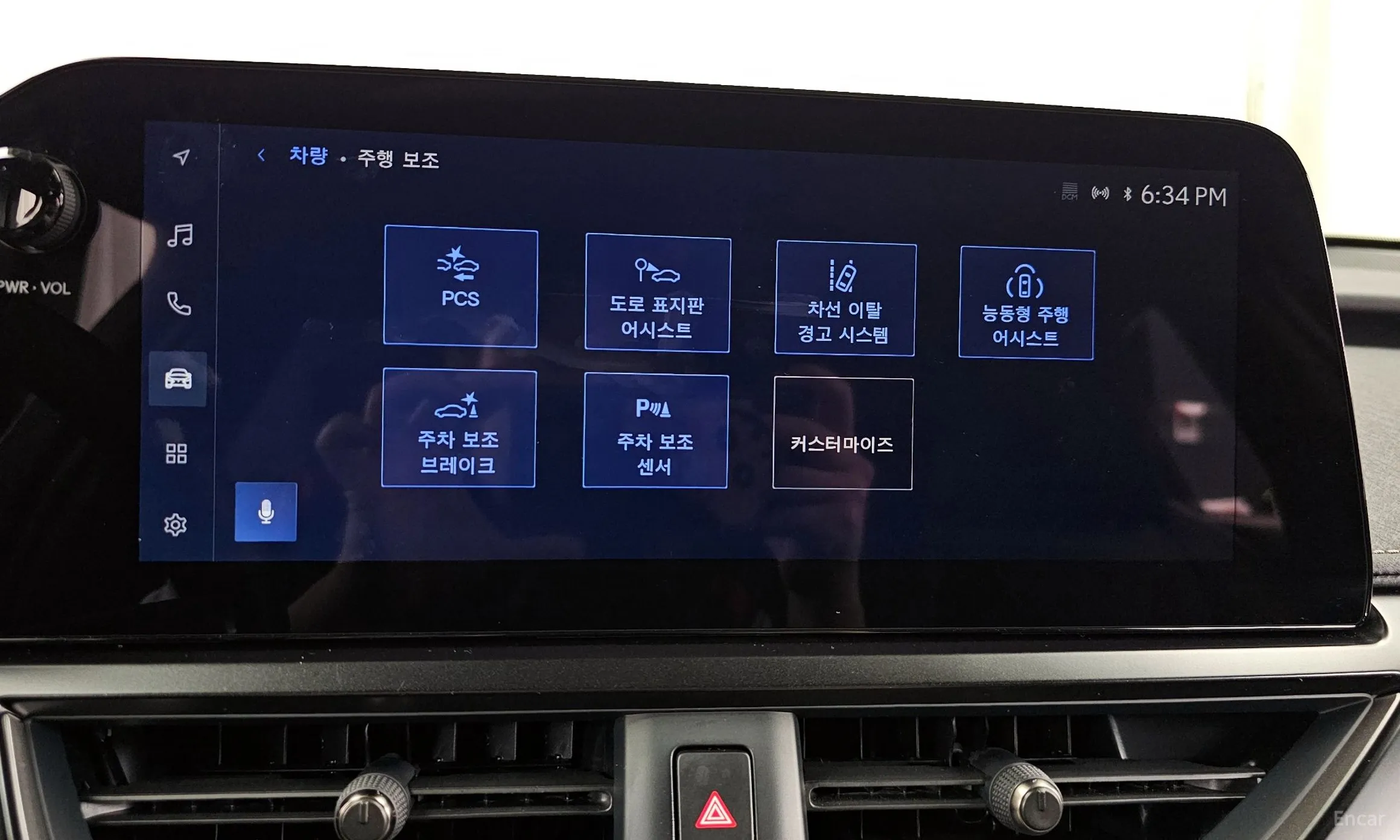 Lexus UX300h превью 17