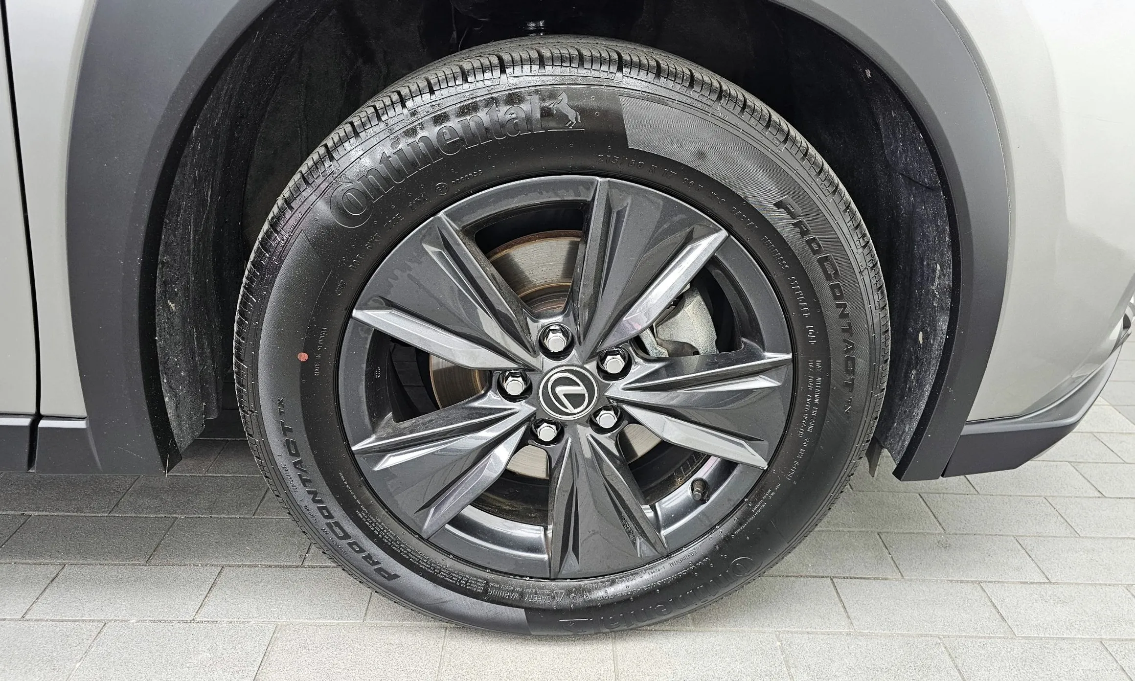 Lexus UX300h превью 5