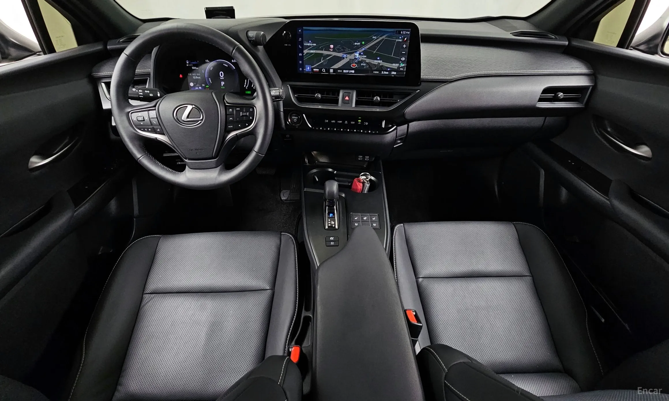 Lexus UX300h превью 7