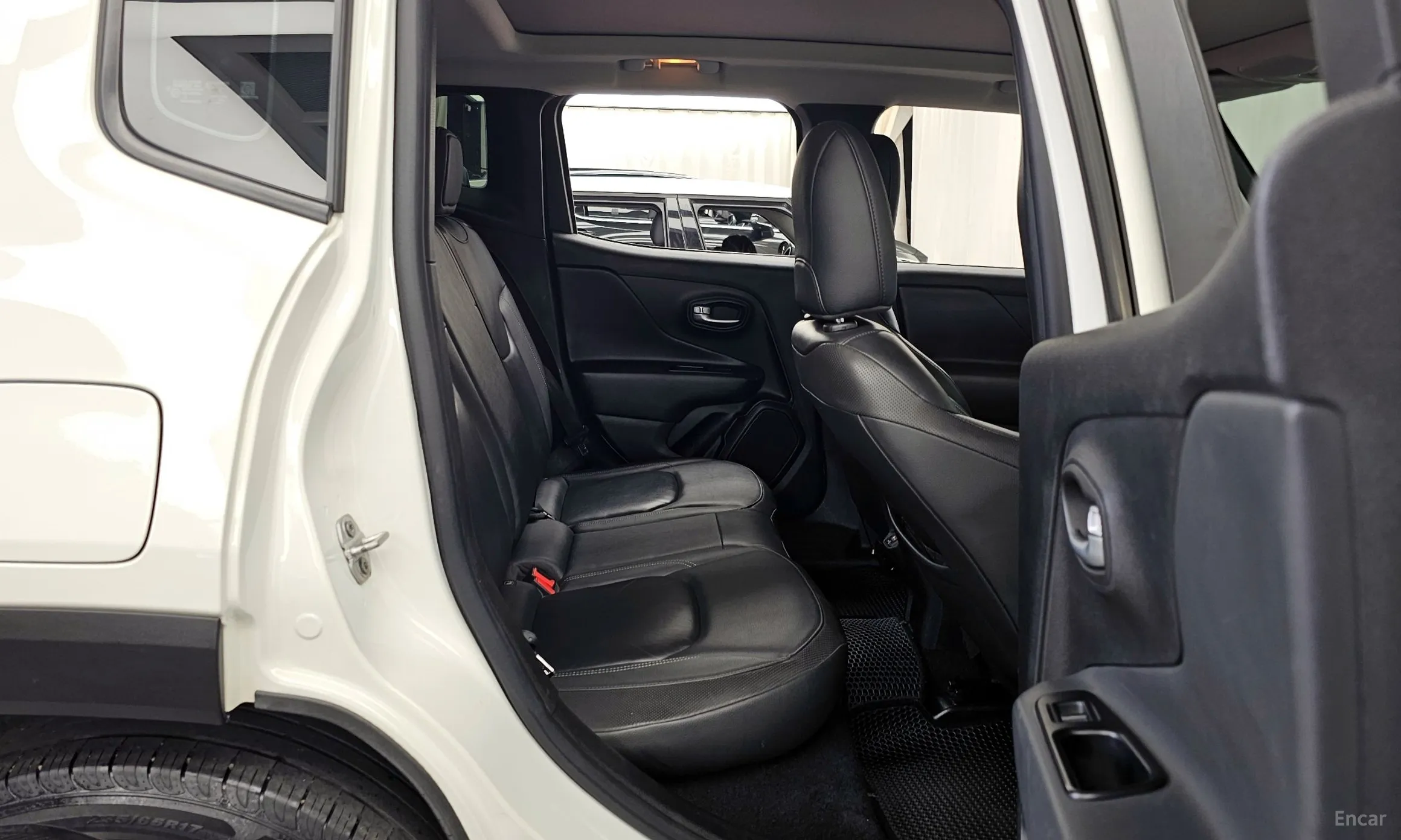 Jeep Renegade превью 12