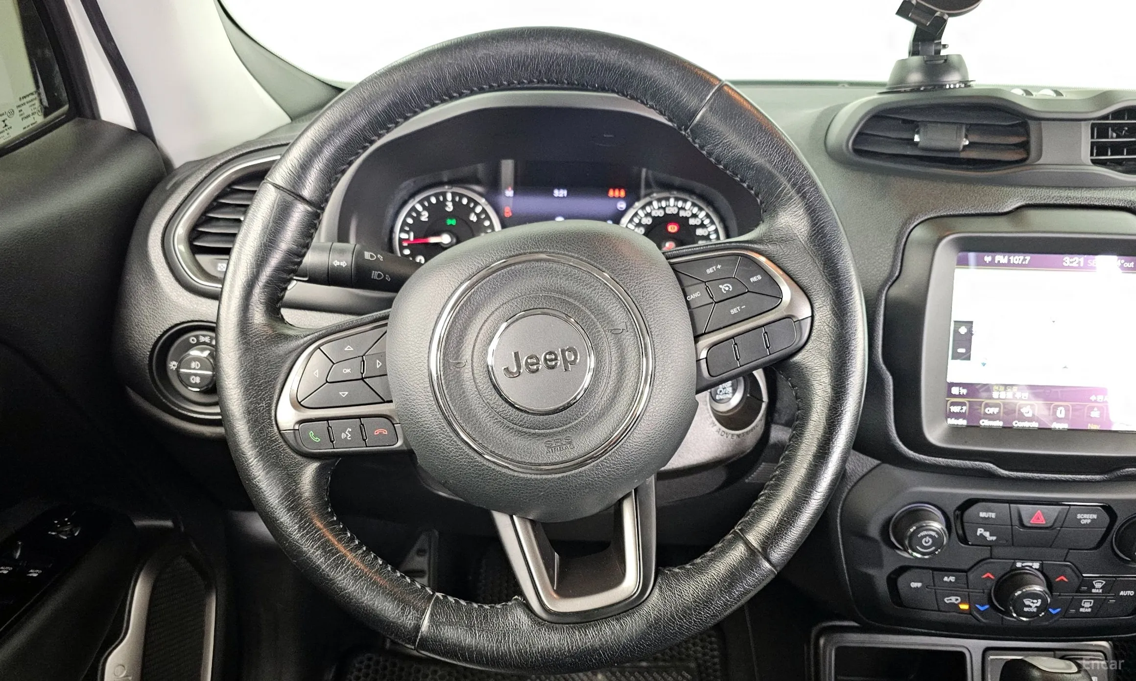 Jeep Renegade превью 13