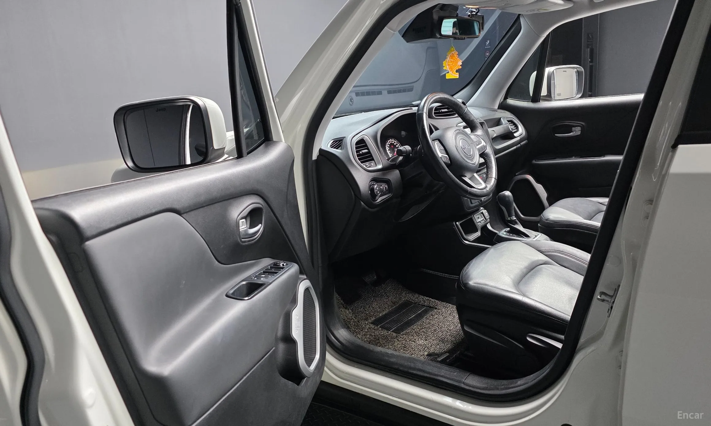 Jeep Renegade превью 10