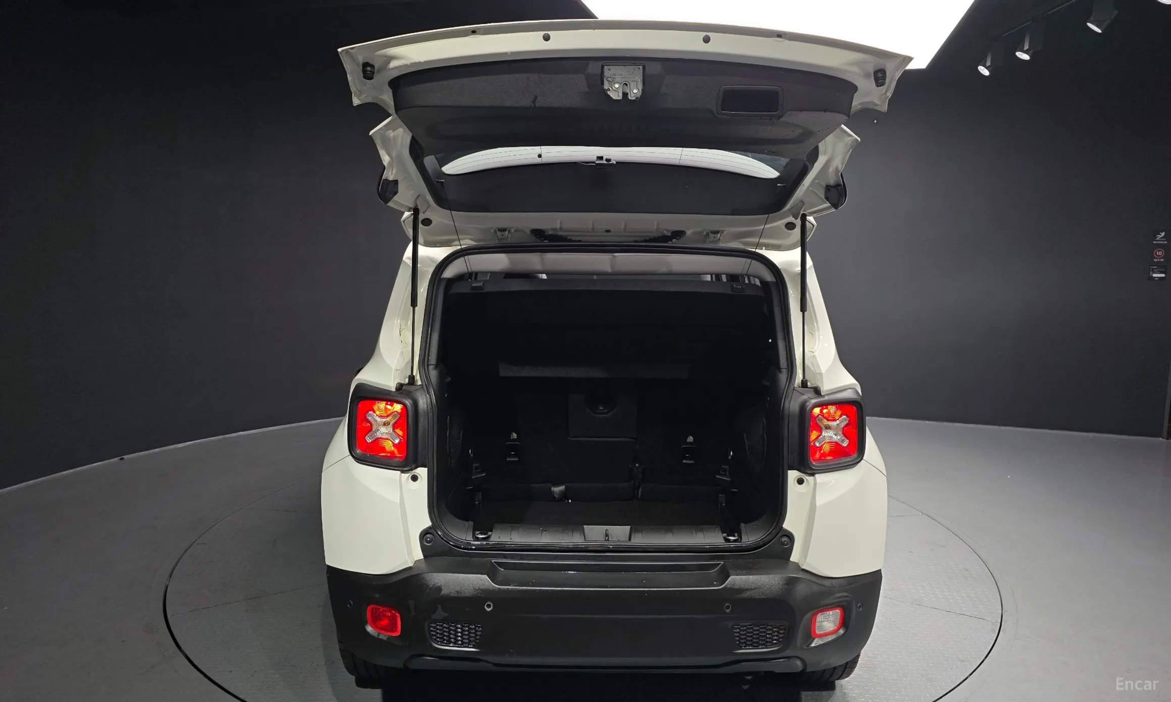 Jeep Renegade превью 20