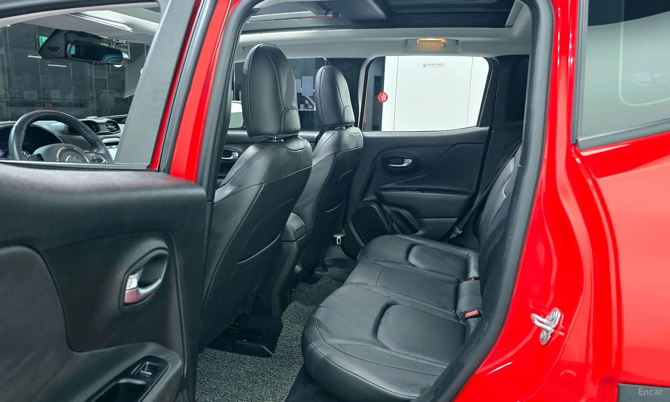 Jeep Renegade превью 13
