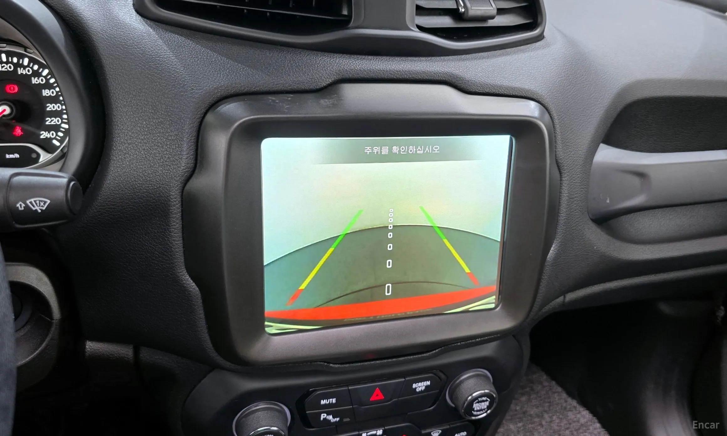 Jeep Renegade превью 15