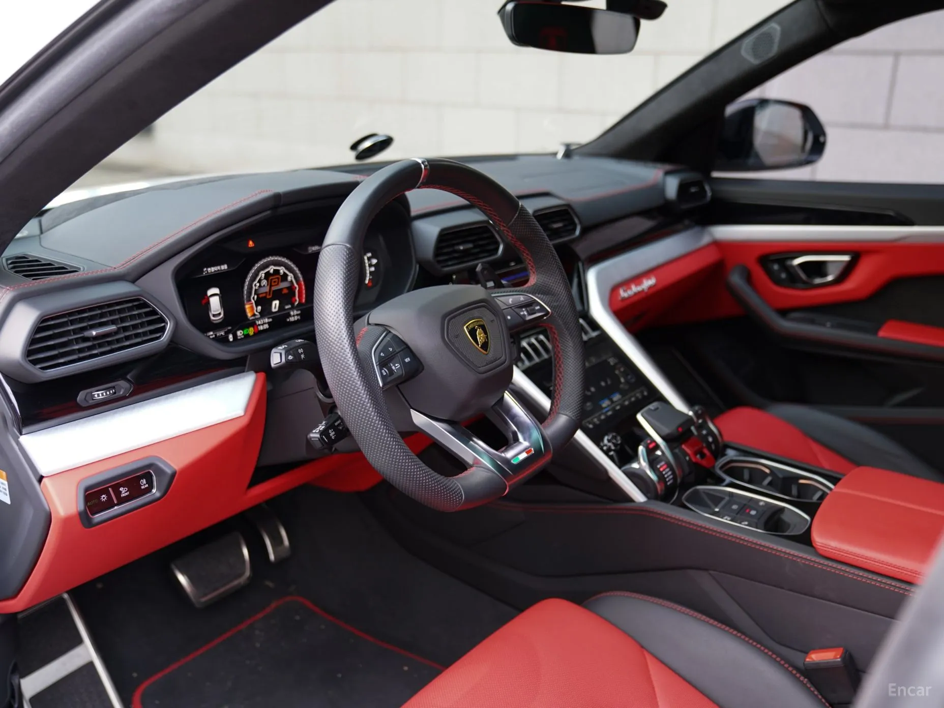 Lamborghini Urus превью 17