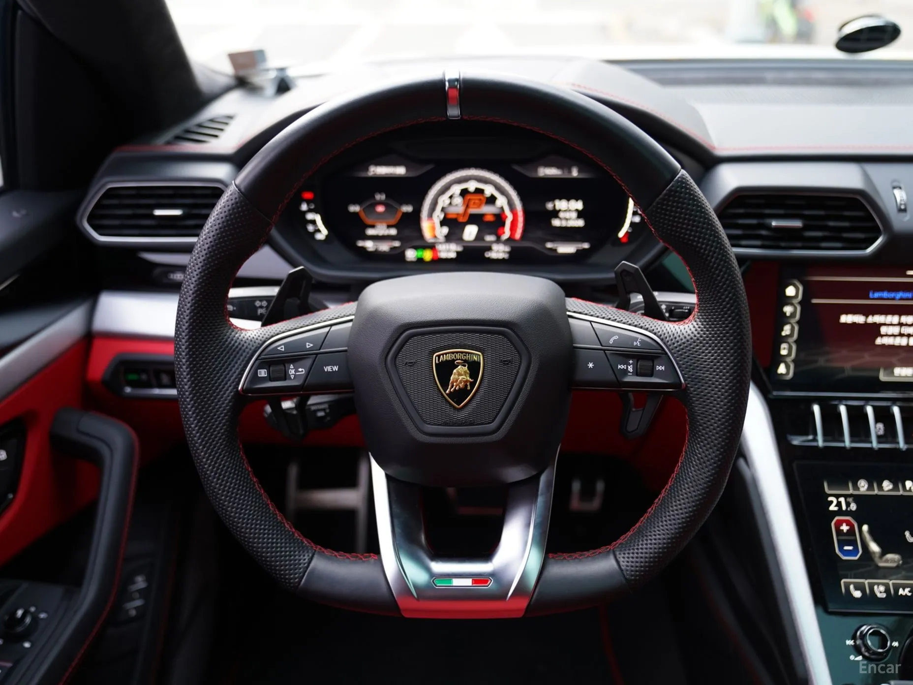 Lamborghini Urus превью 9