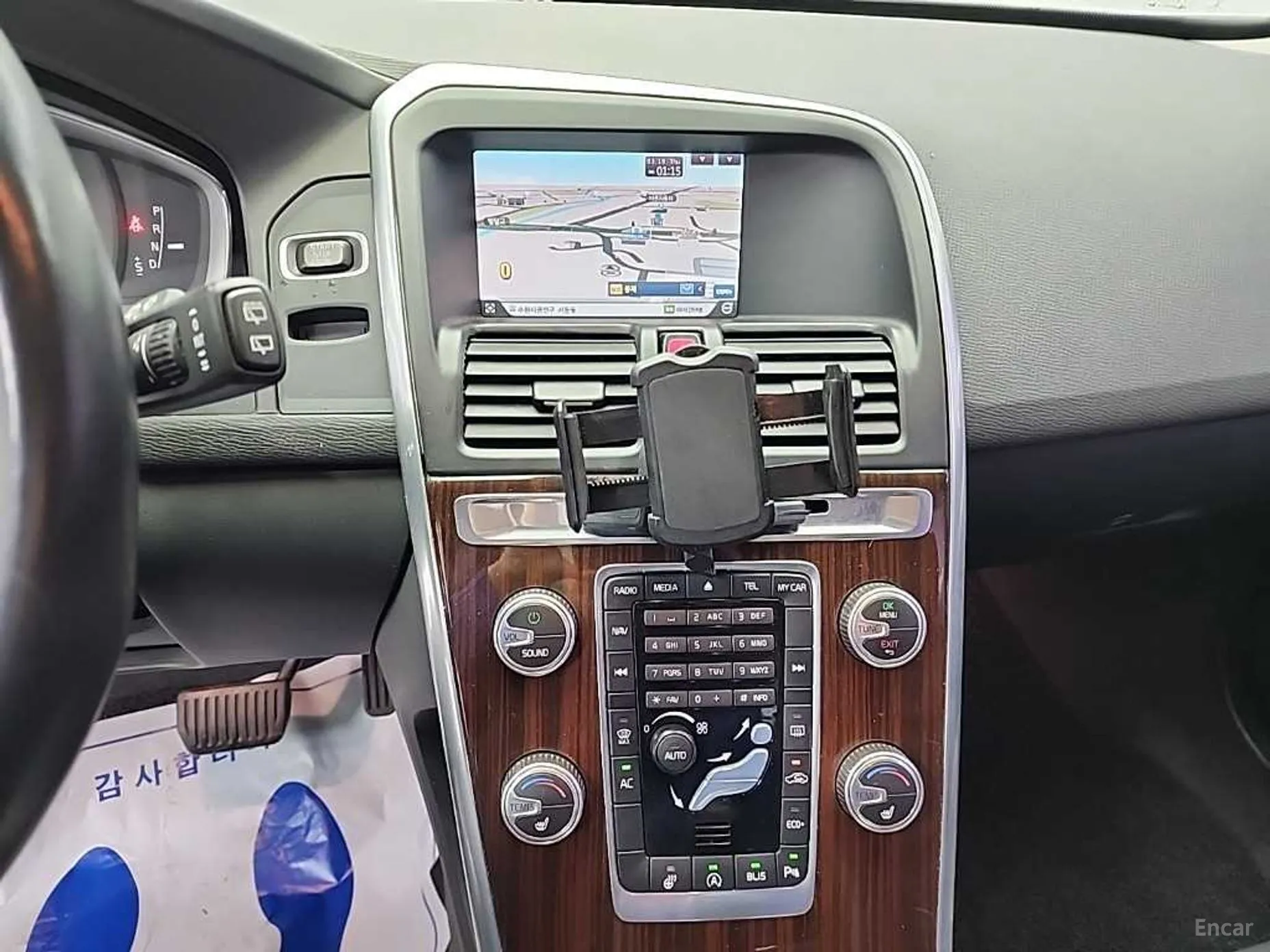 Volvo XC60 превью 10