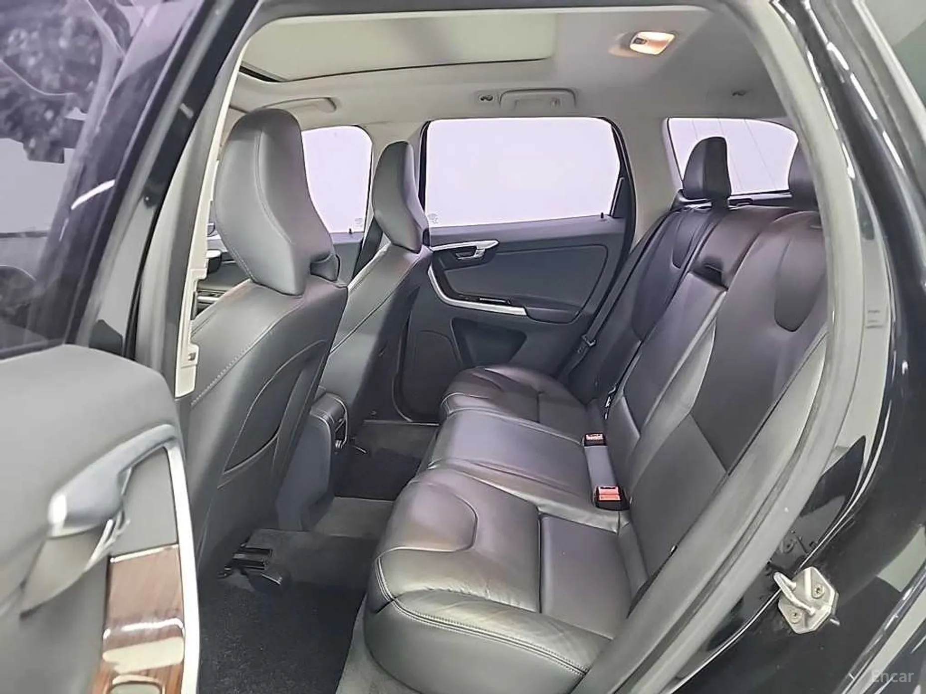 Volvo XC60 превью 12