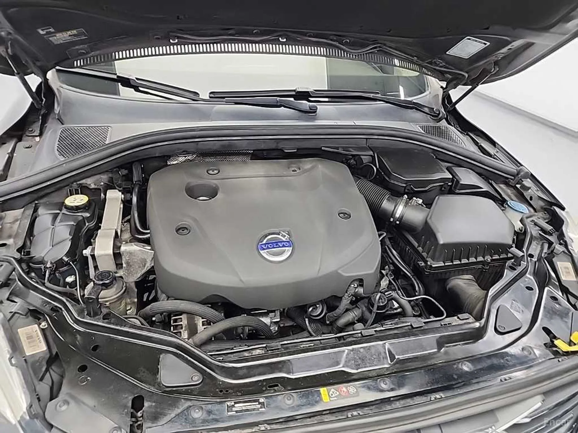 Volvo XC60 превью 6