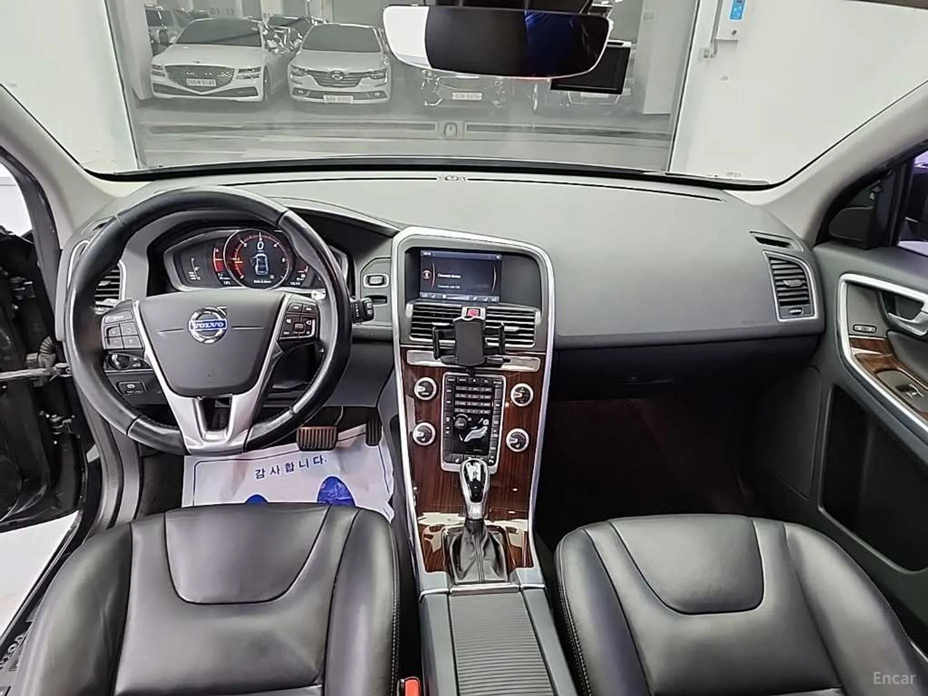 Volvo XC60 превью 7