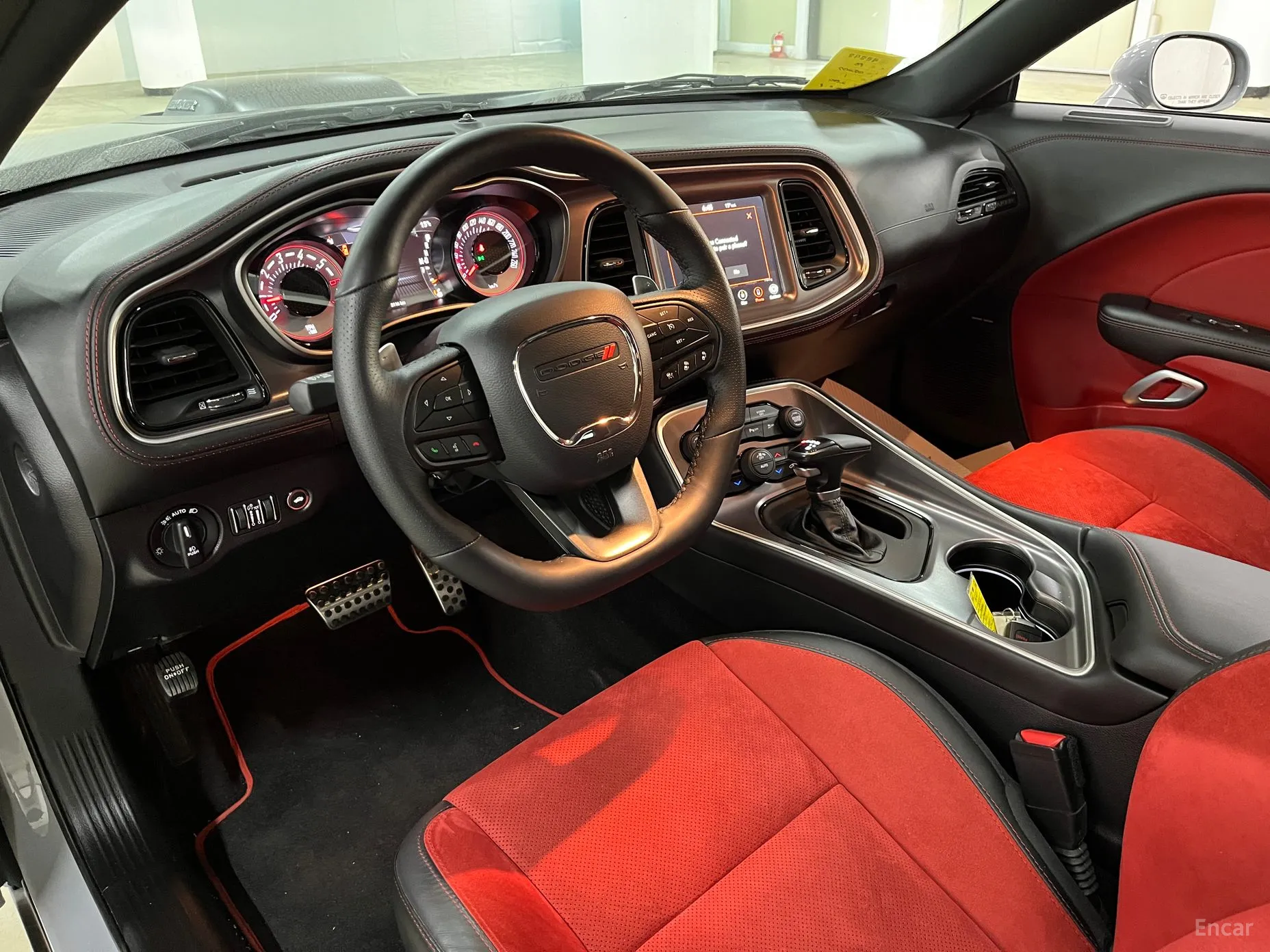Dodge Challenger превью 4
