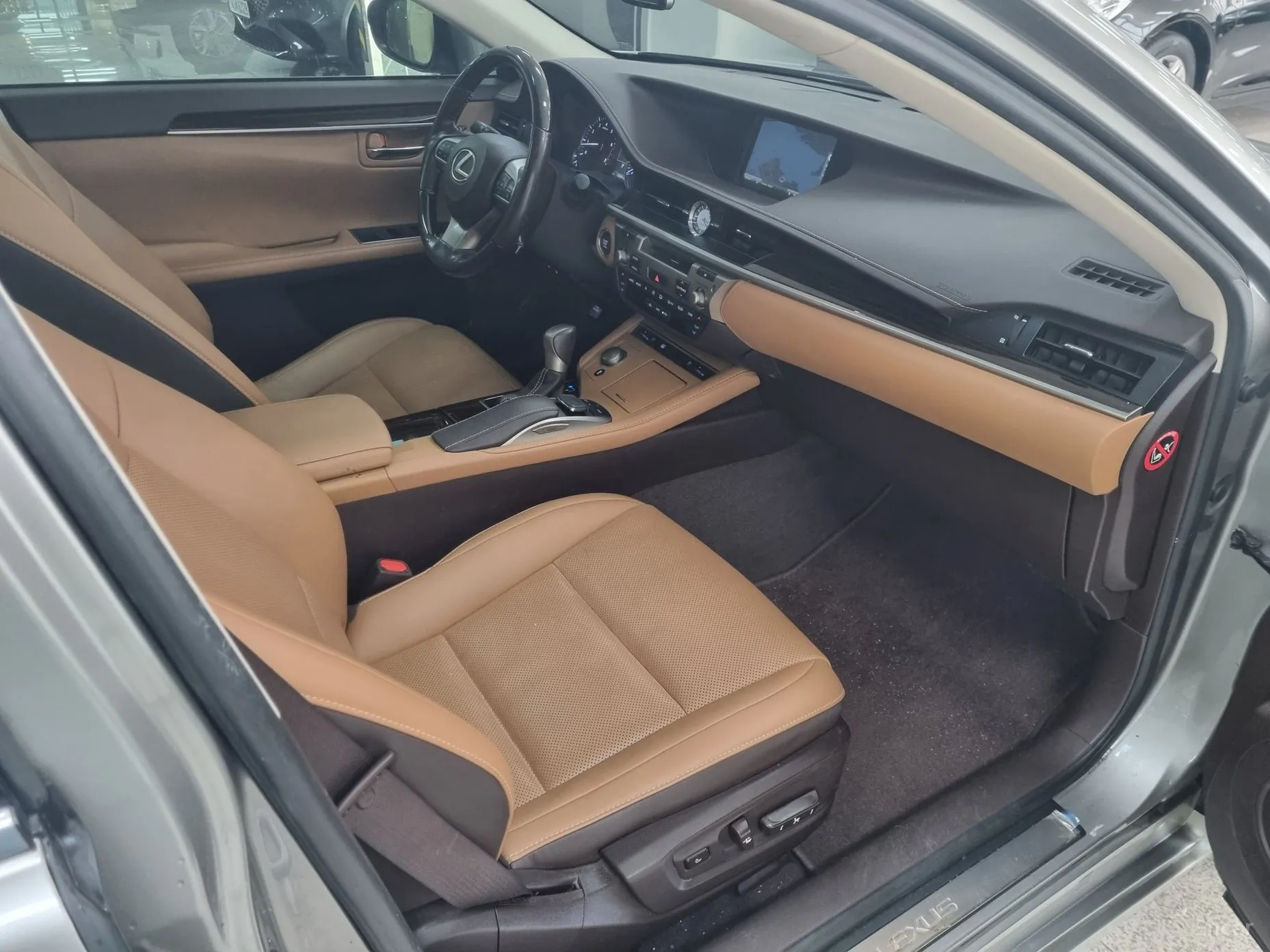Lexus New ES350 превью 11