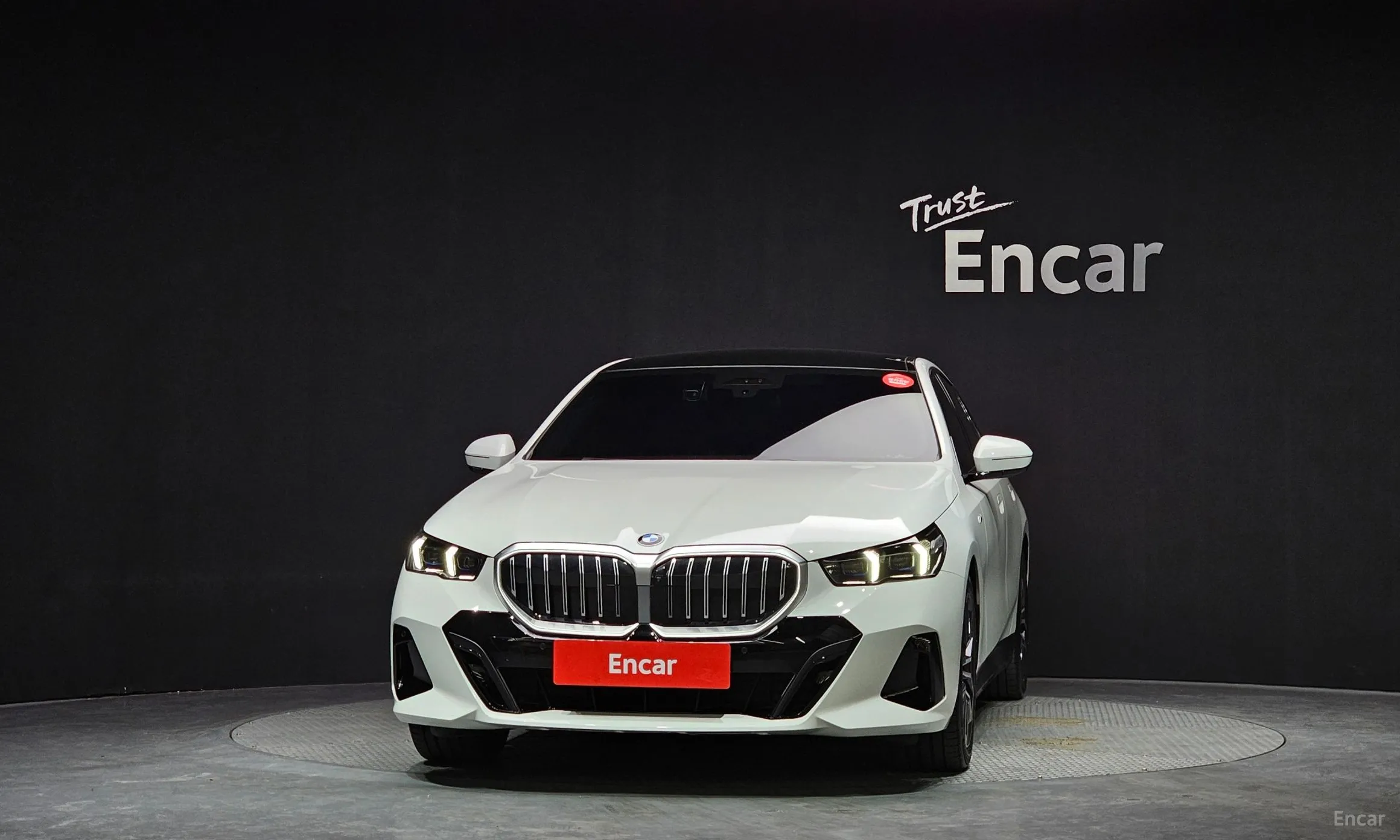 BMW 5 Series (G60) превью 3