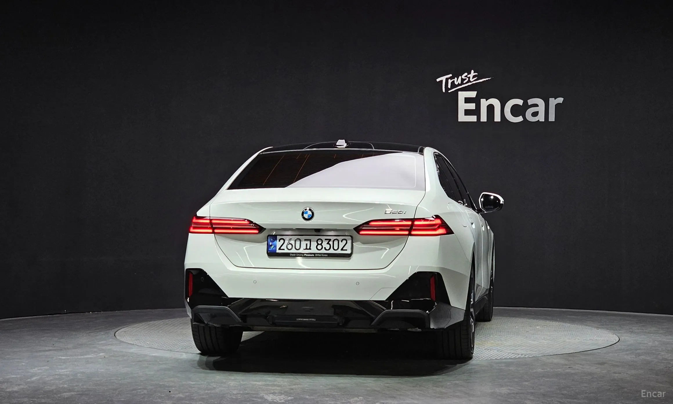BMW 5 Series (G60) превью 4