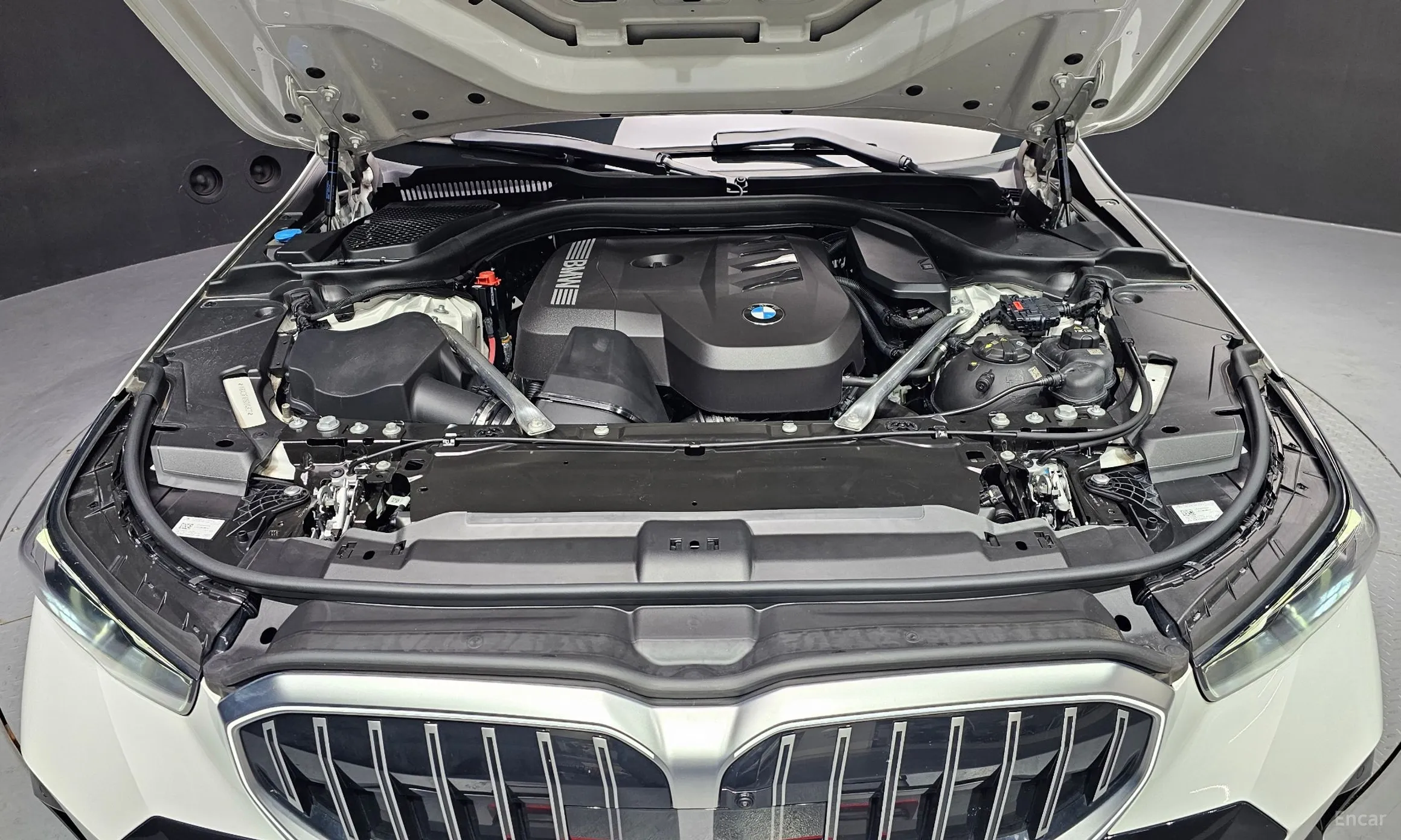 BMW 5 Series (G60) превью 6