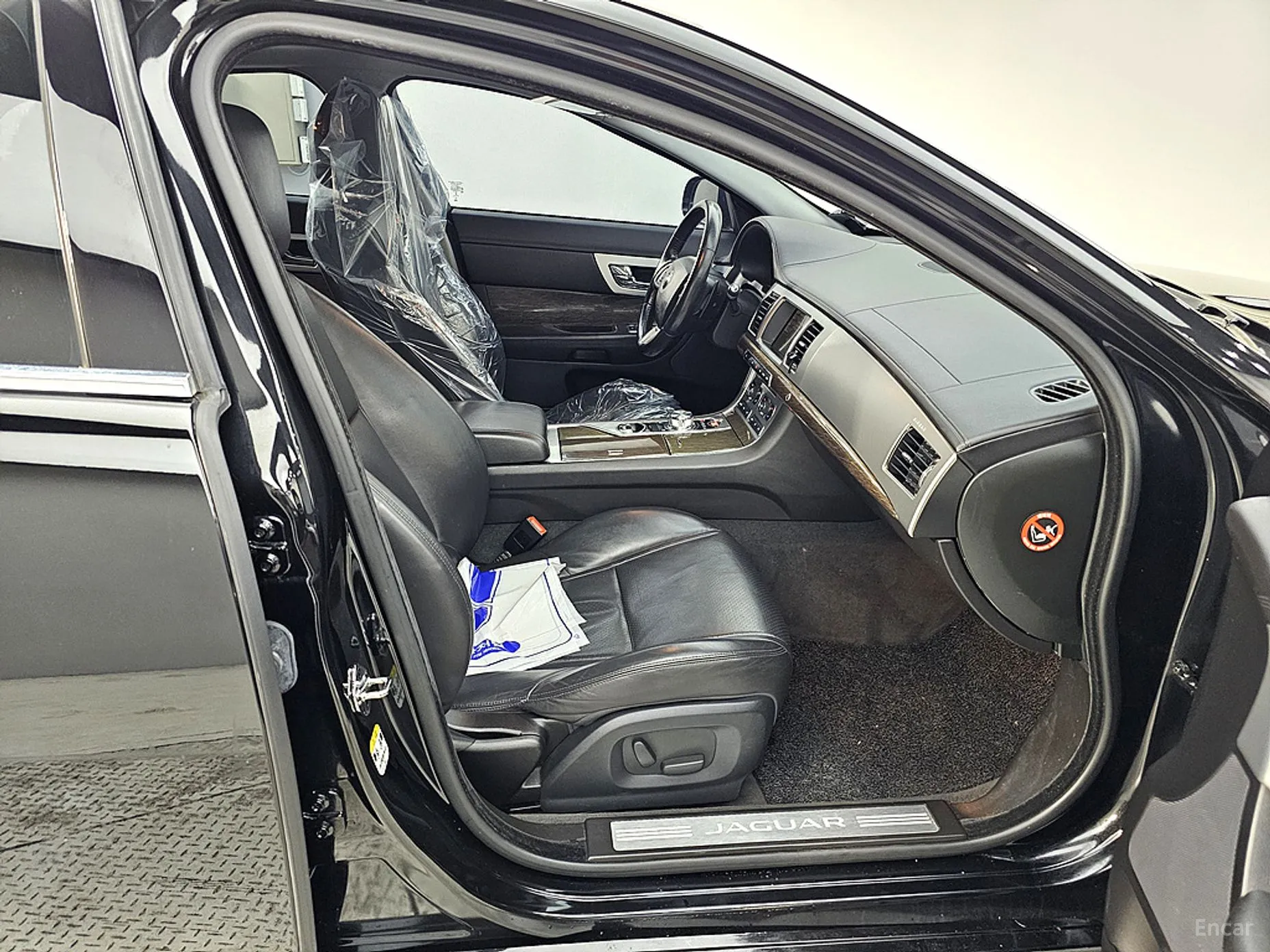Jaguar New XF превью 11
