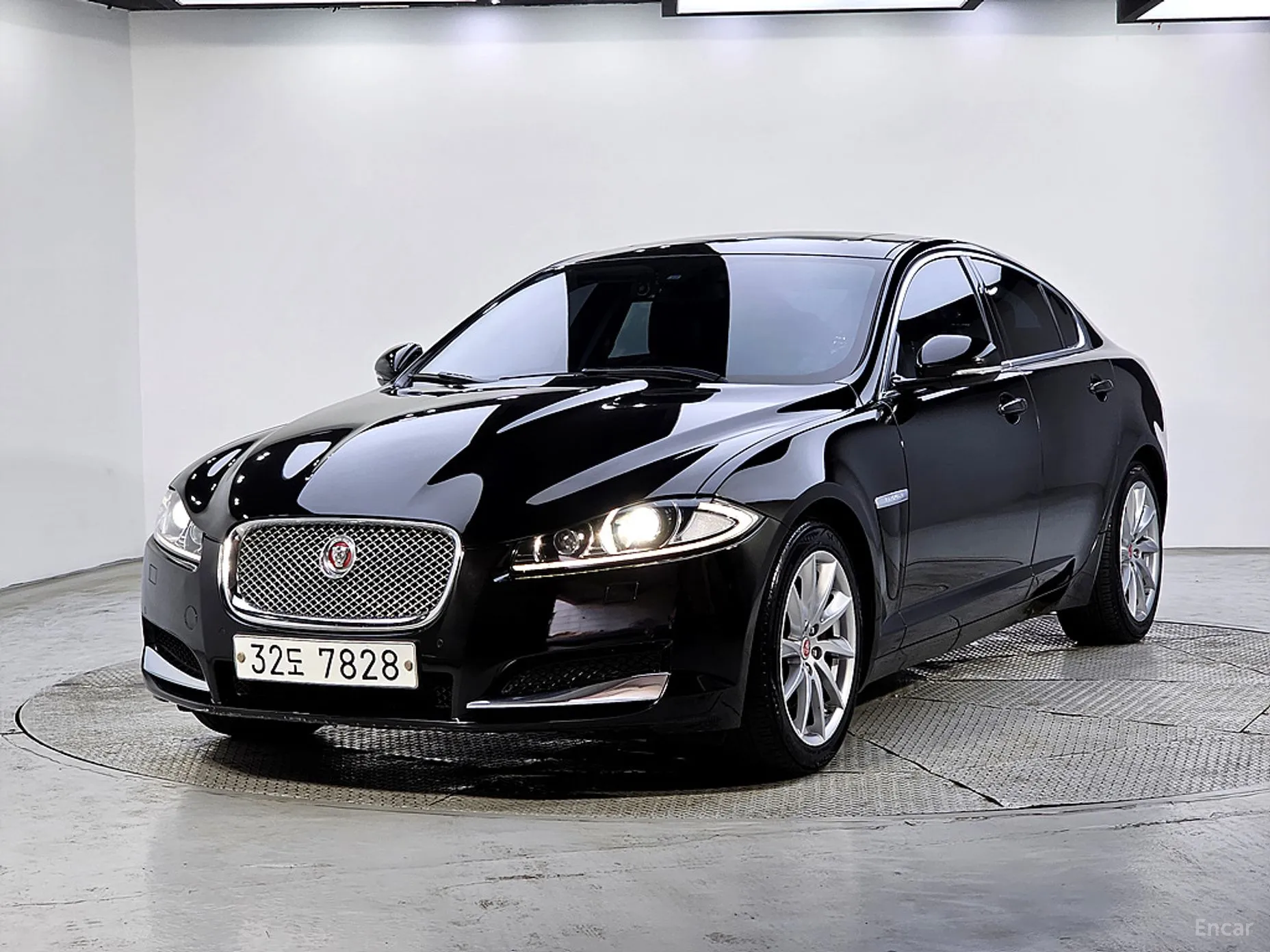 Jaguar New XF превью 2