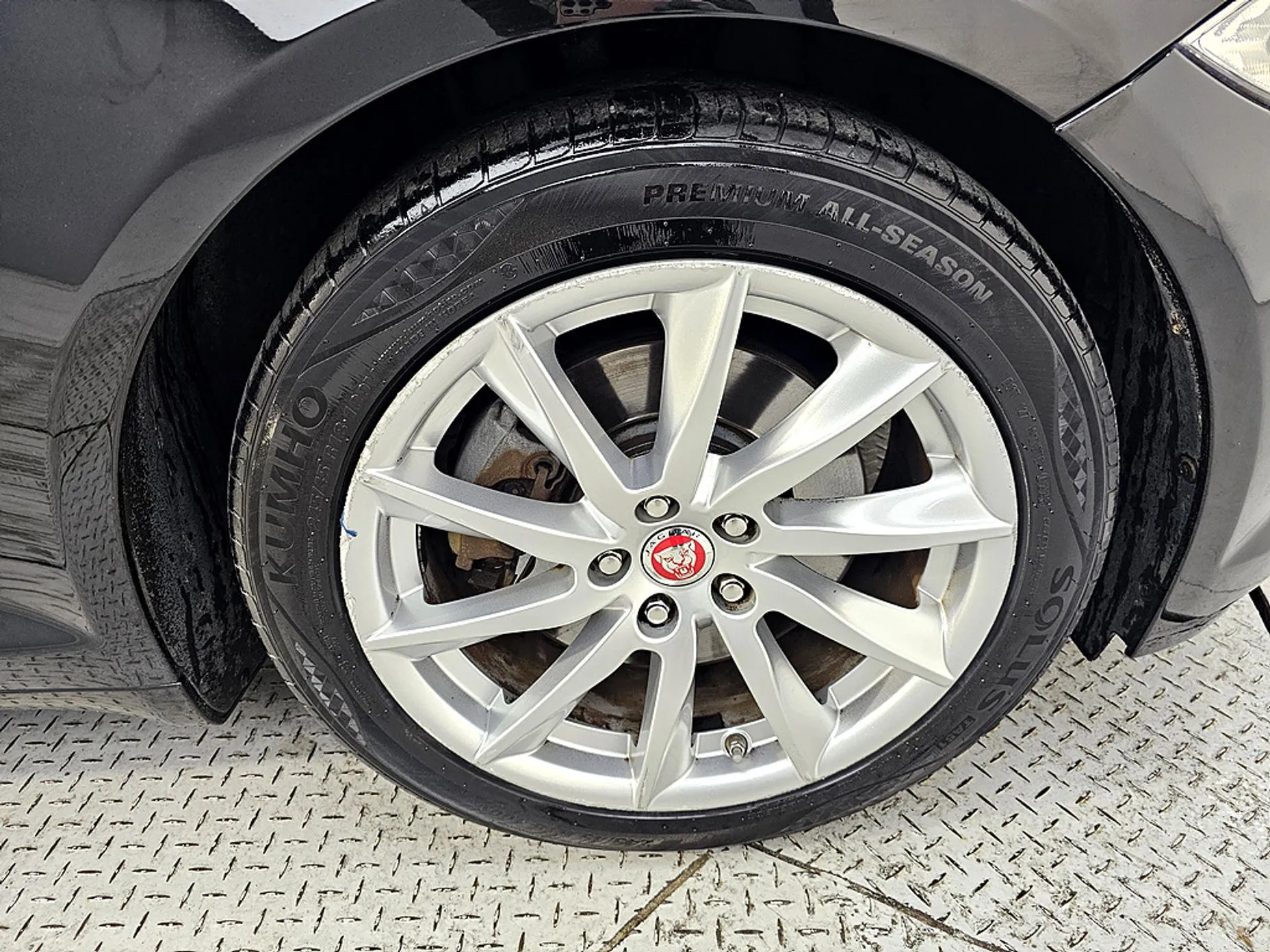 Jaguar New XF превью 20