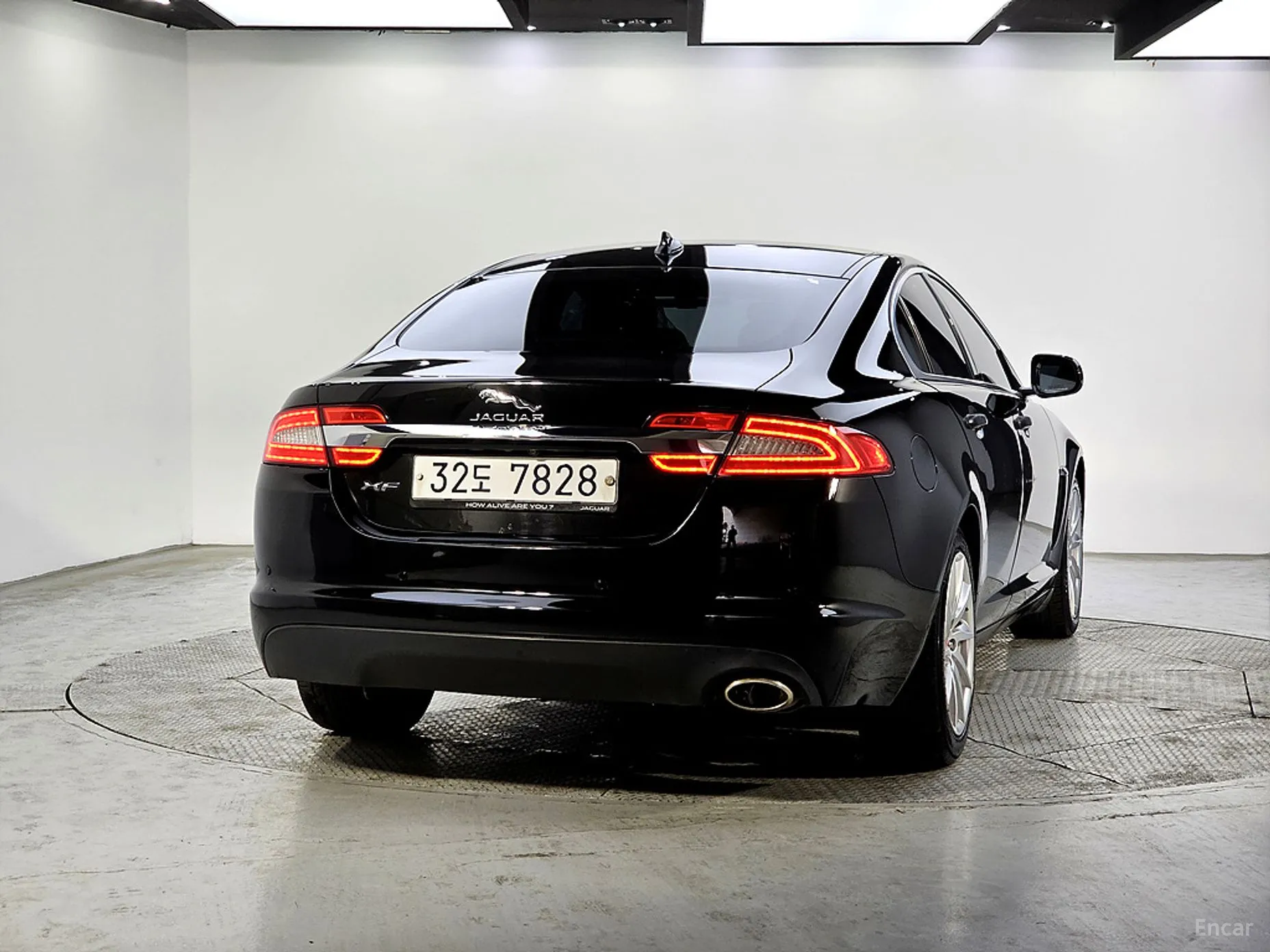 Jaguar New XF превью 3