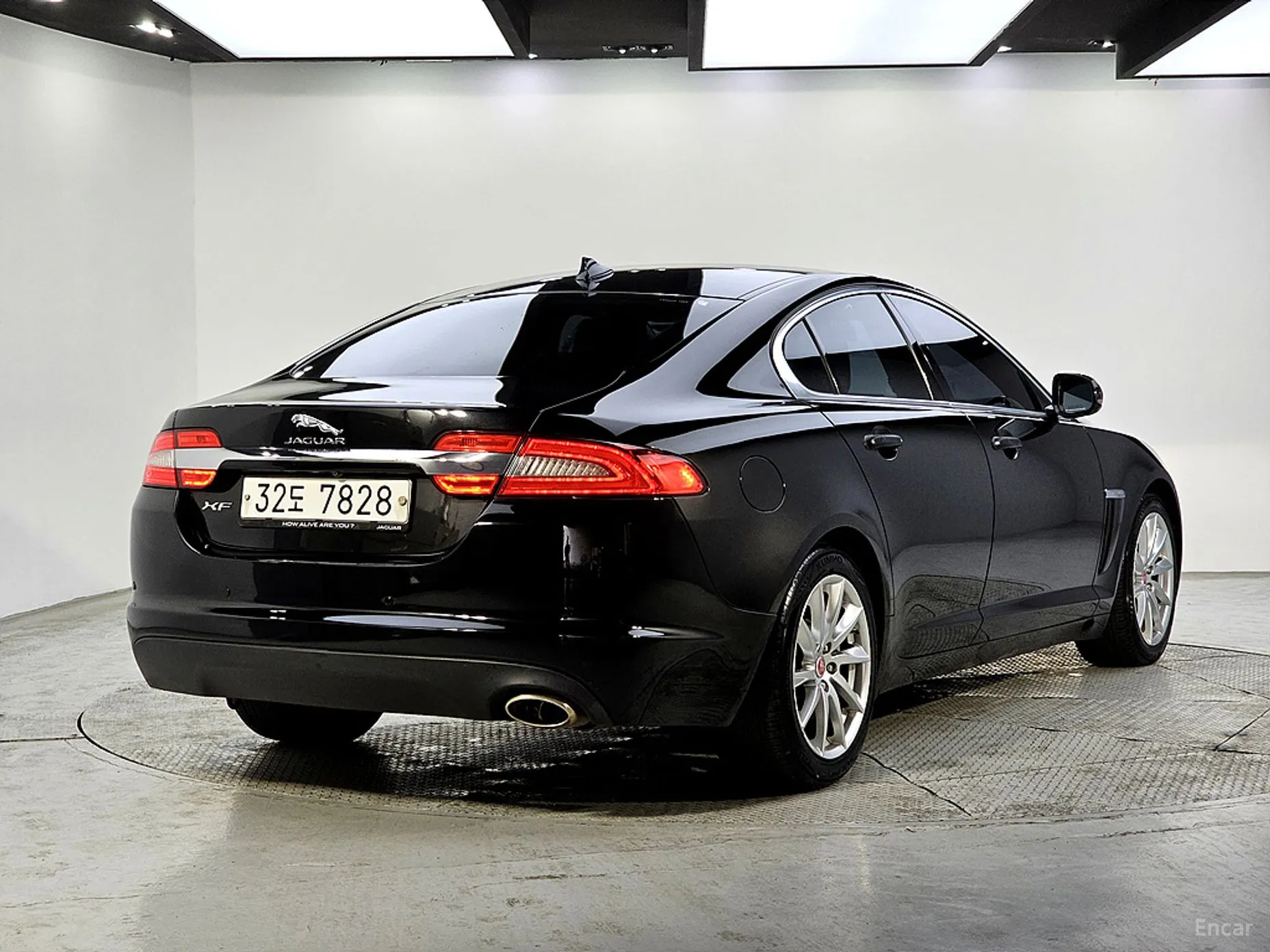 Jaguar New XF превью 4