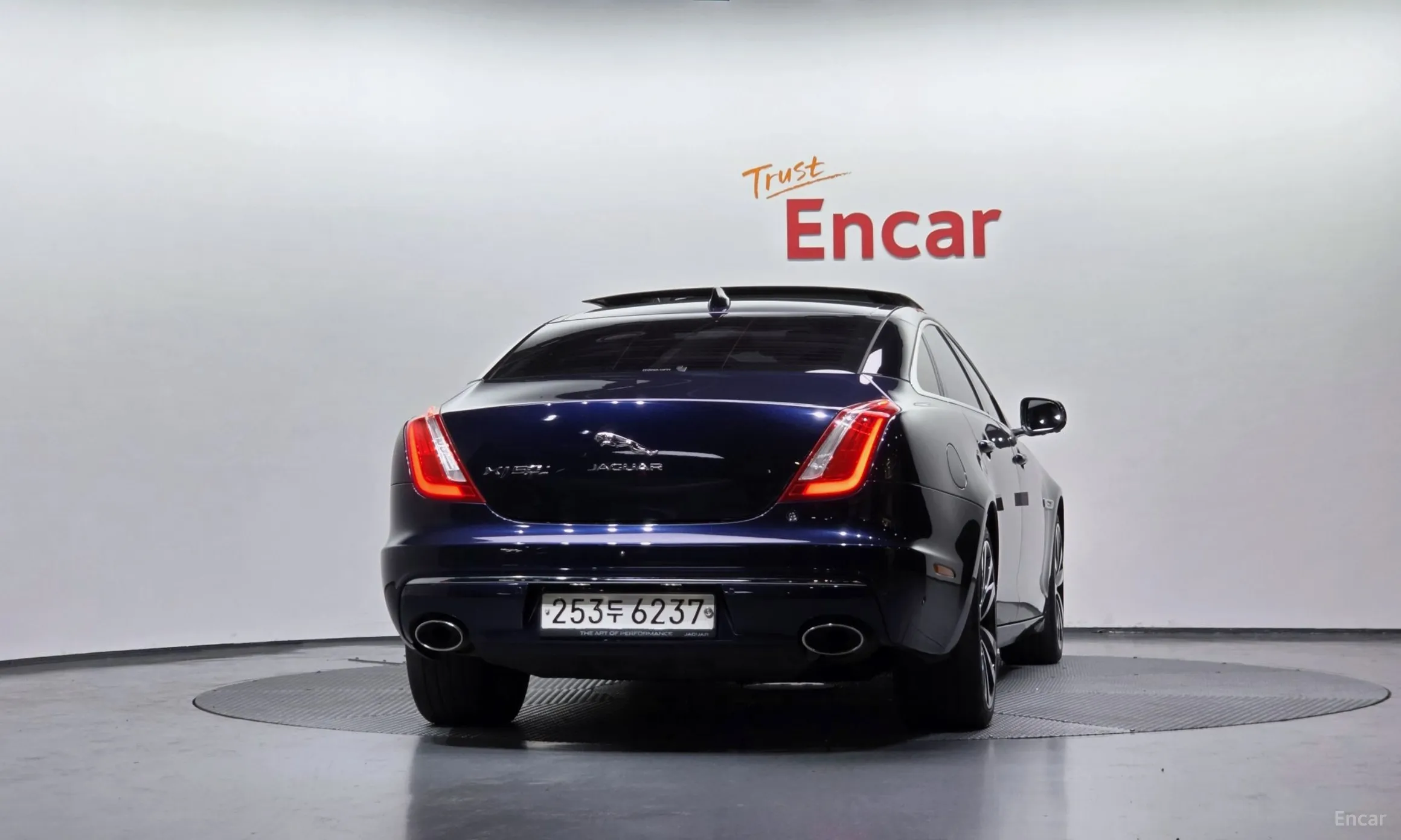 Jaguar All New XJ превью 4