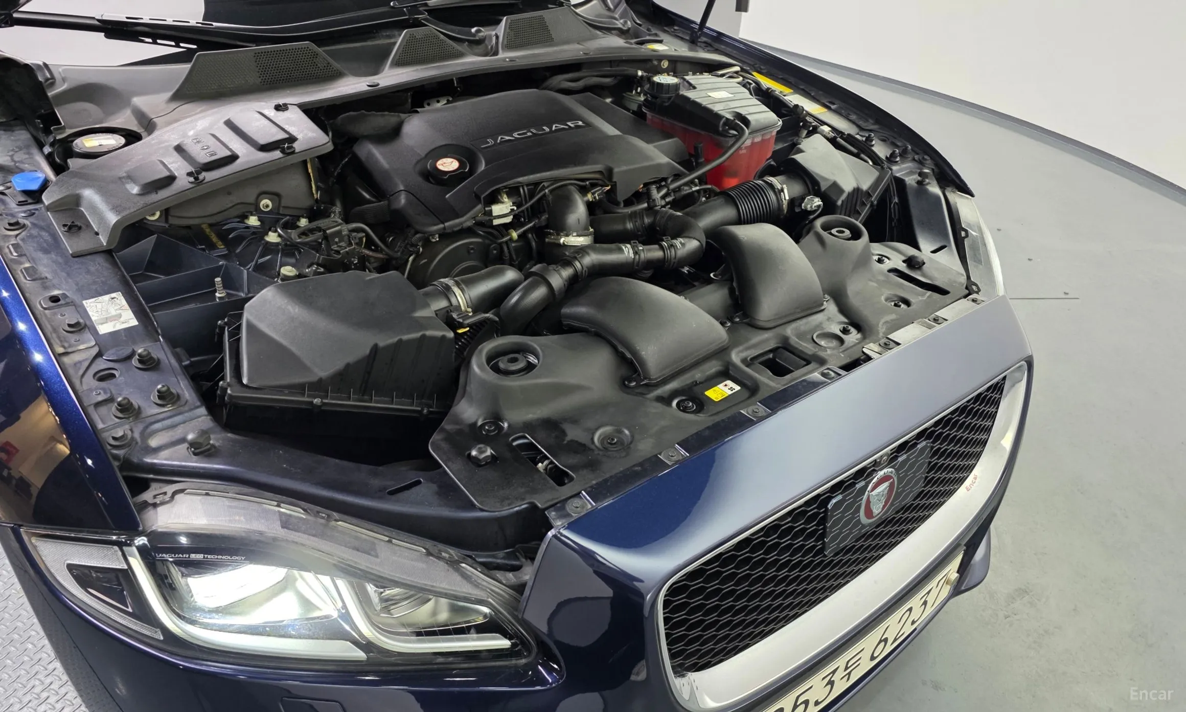 Jaguar All New XJ превью 6