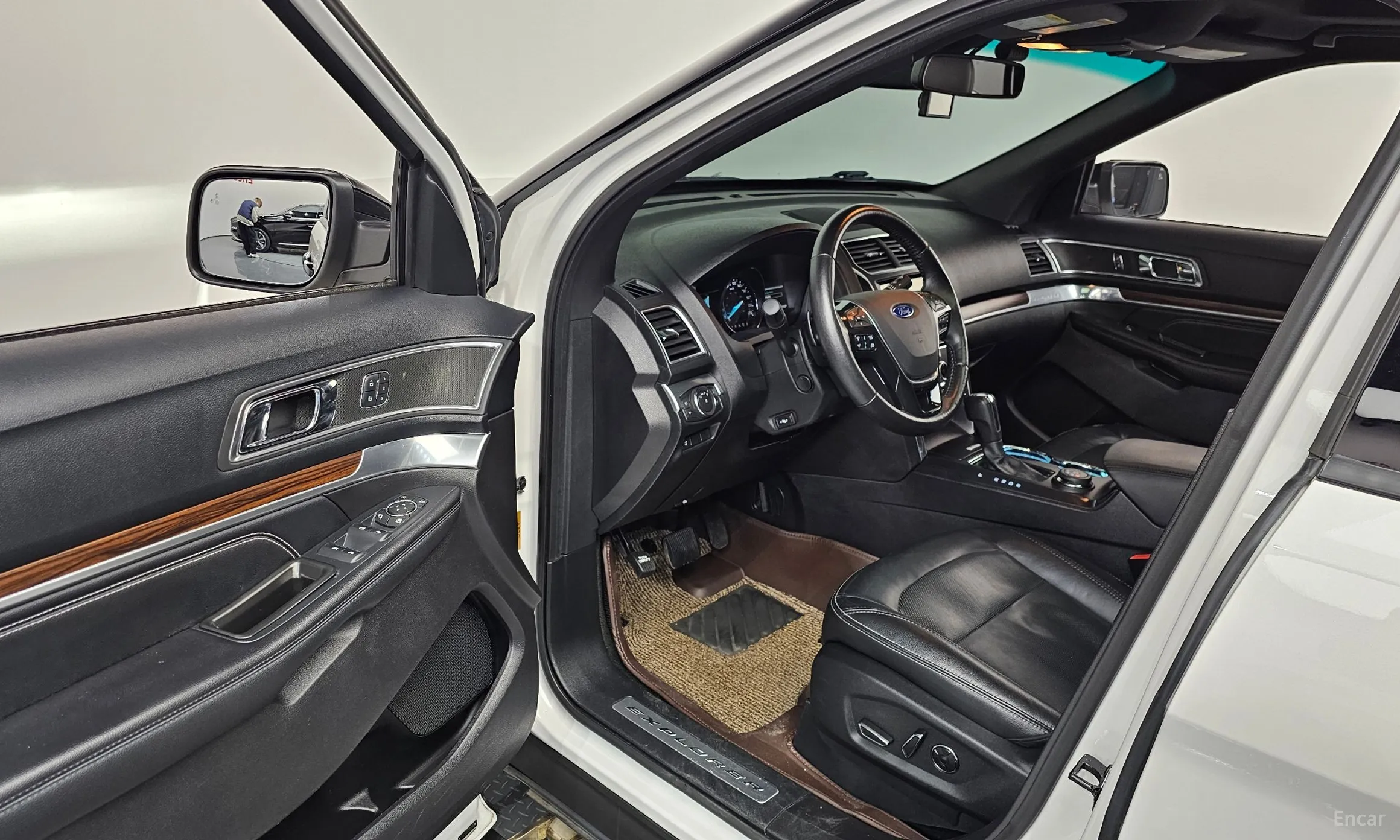 Ford Explorer превью 10