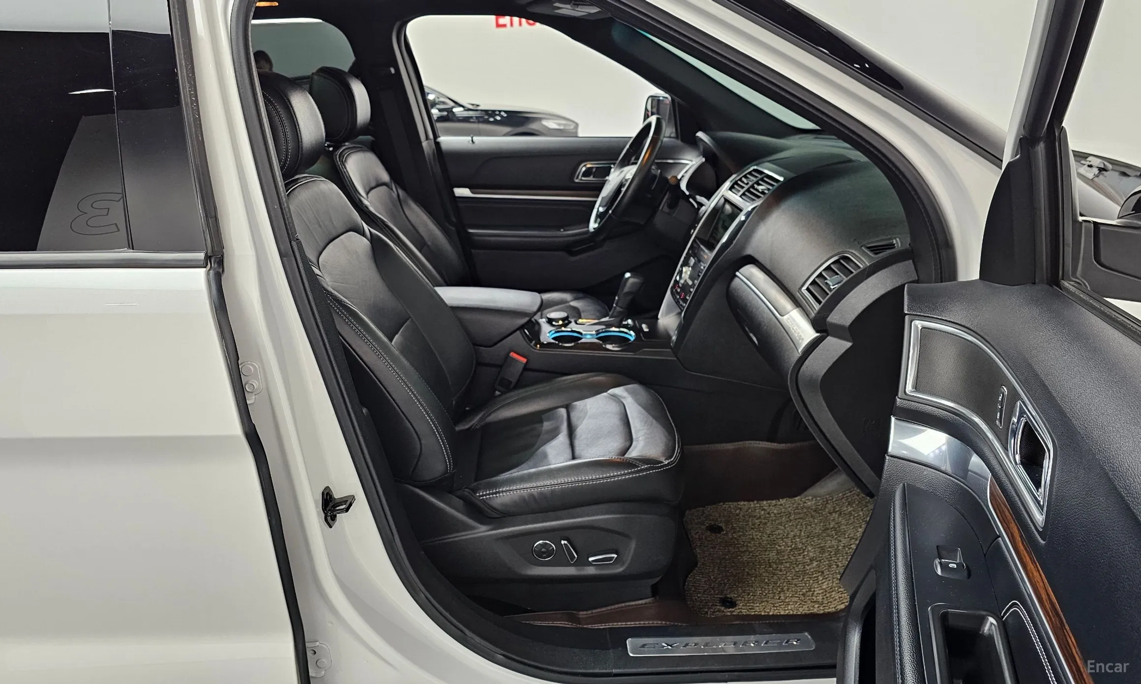 Ford Explorer превью 11