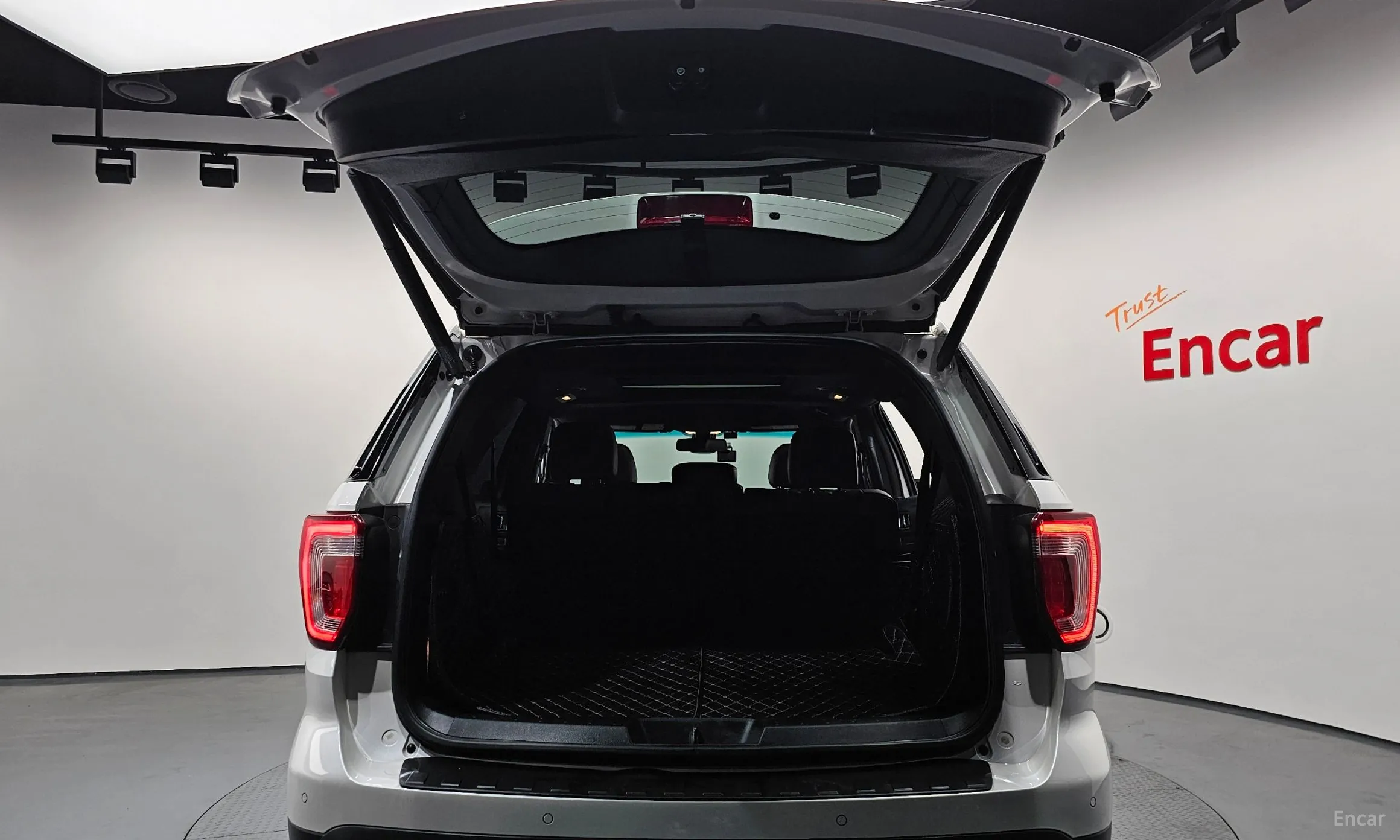 Ford Explorer превью 20