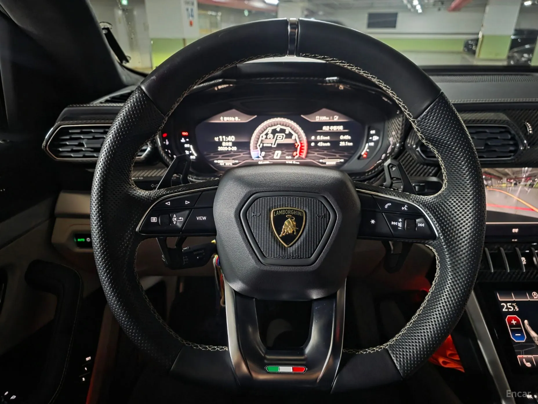 Lamborghini Urus превью 11