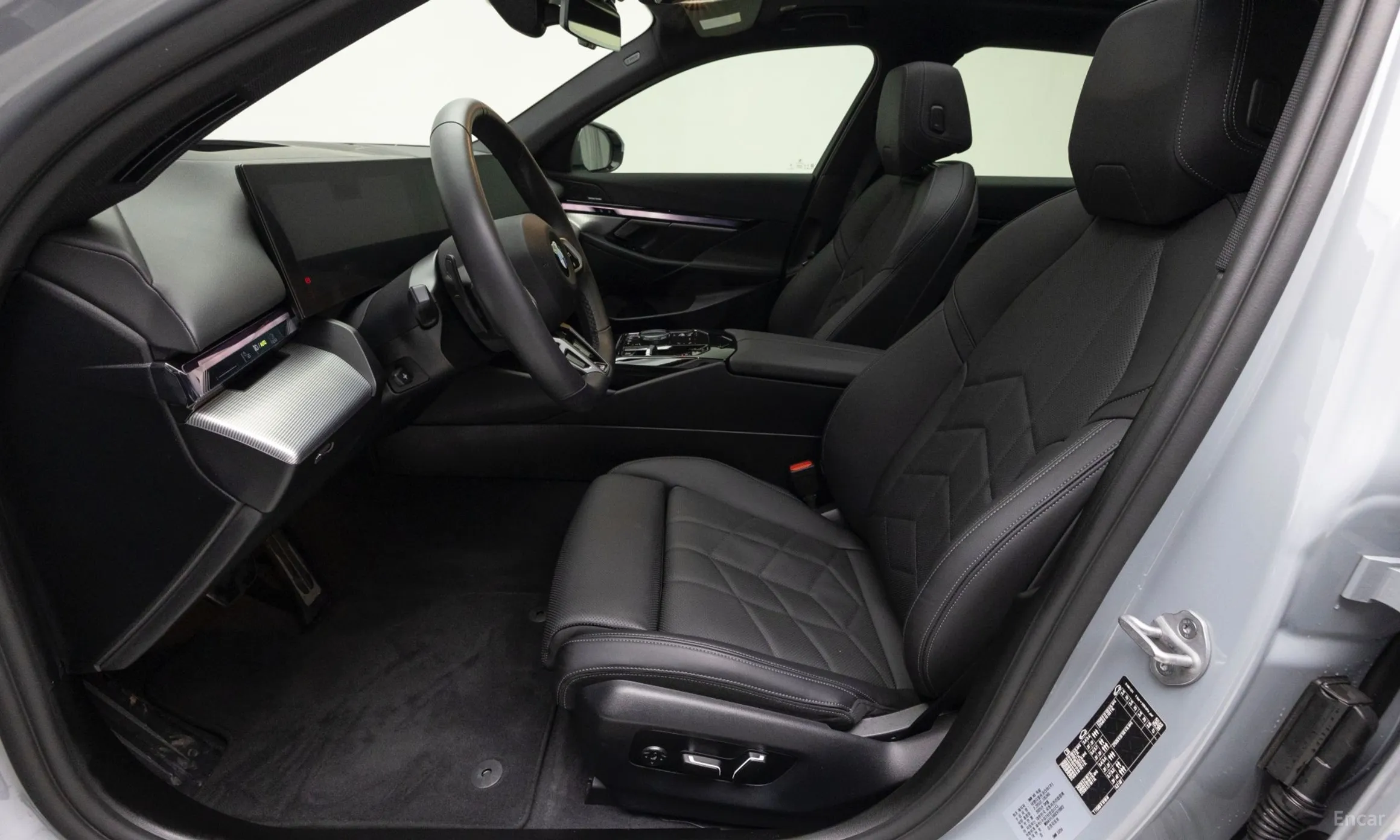 BMW 5 Series (G60) превью 10
